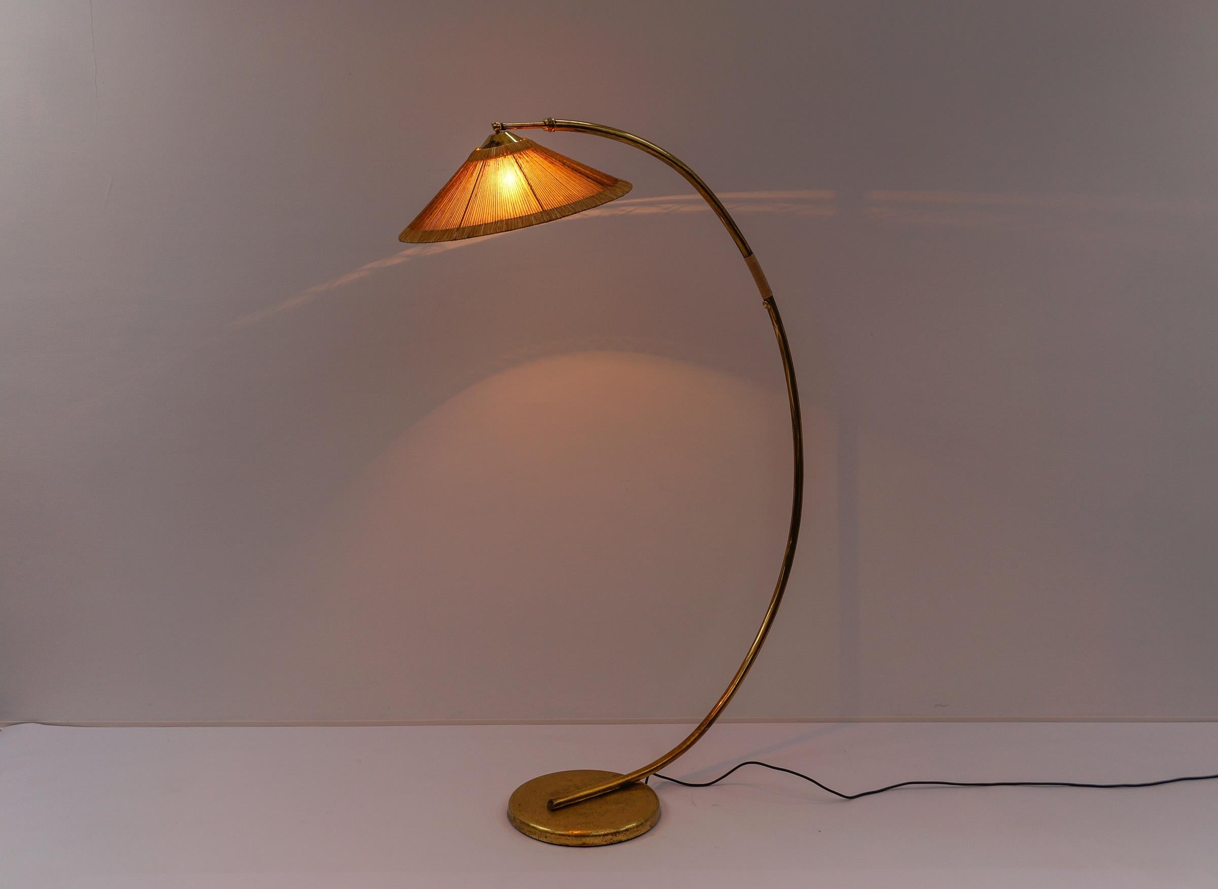 Mid-Century Modern Brass & Rattan Arc Floor Lamp, Italy 1950s For Sale 1
