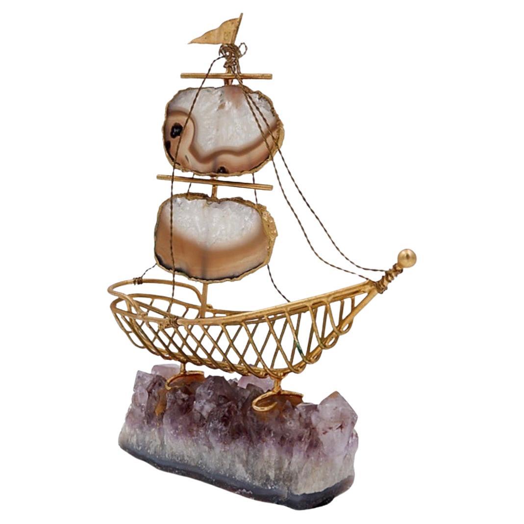 Mid Century Modern Messing Segelboot auf Amethyst