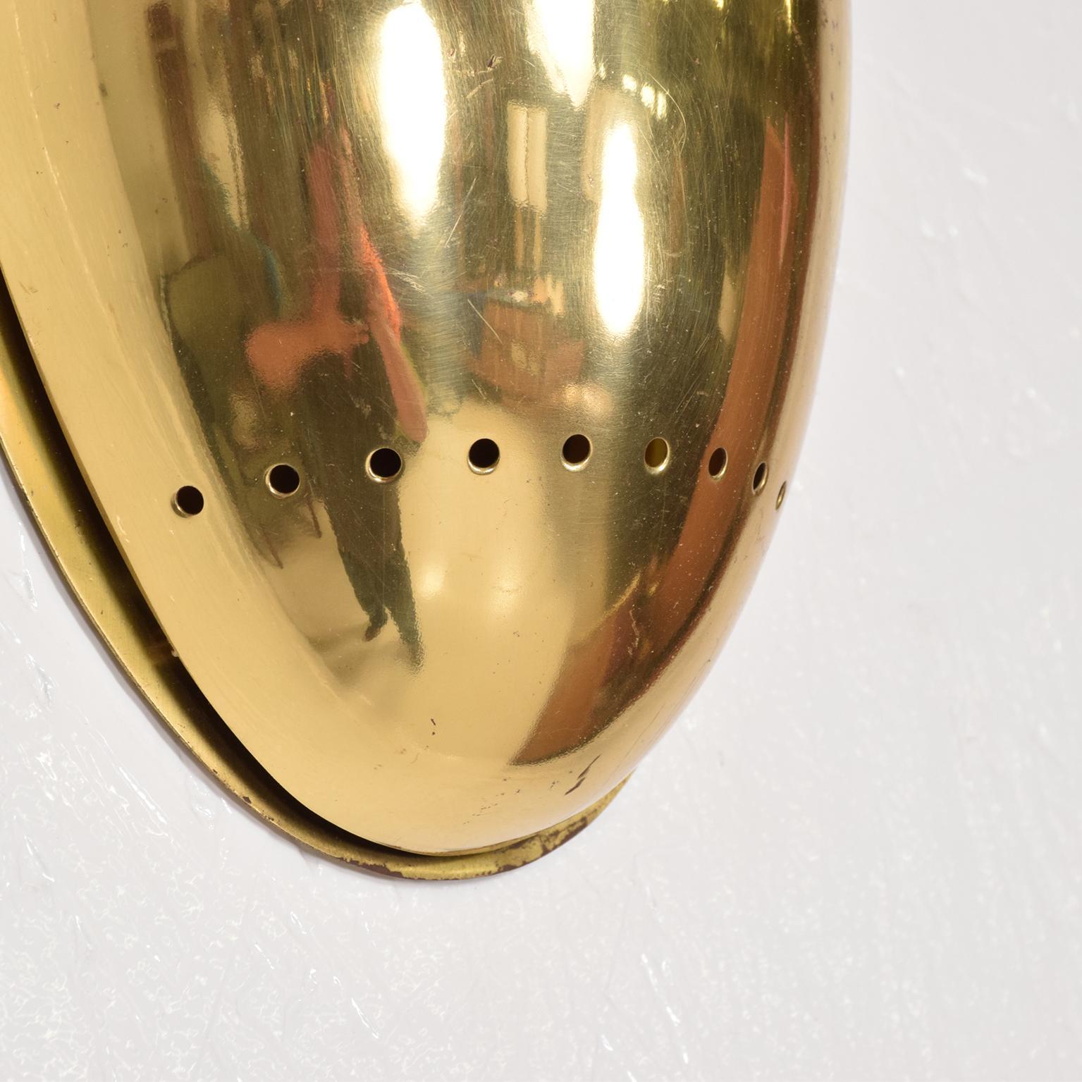 Mid-Century Modern Brass Shield Sconce after Gio Ponti In Good Condition In Chula Vista, CA