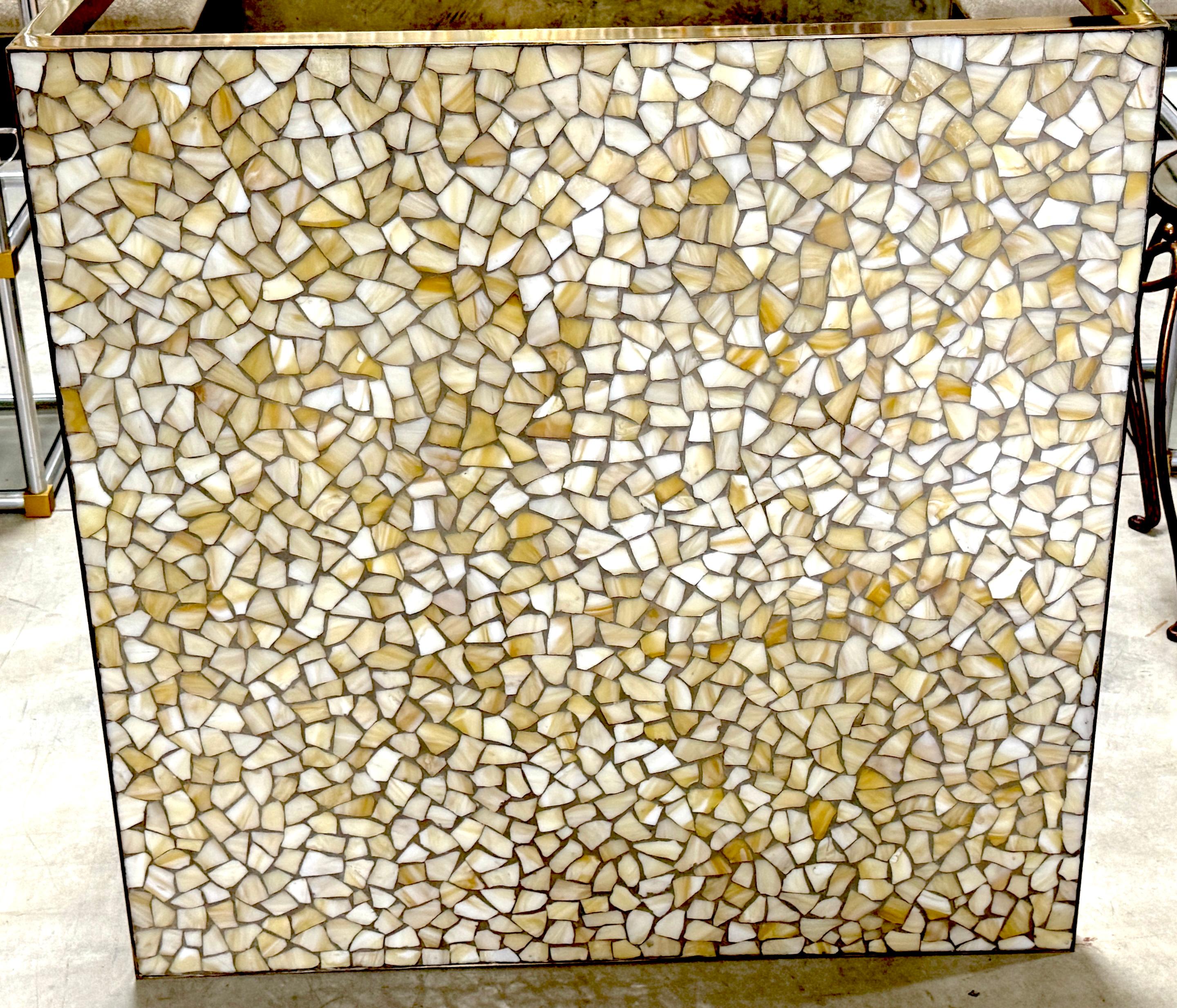 Table basse moderne du milieu du siècle dernier en laiton et verre teinté, par Morris Lapidus en vente 2