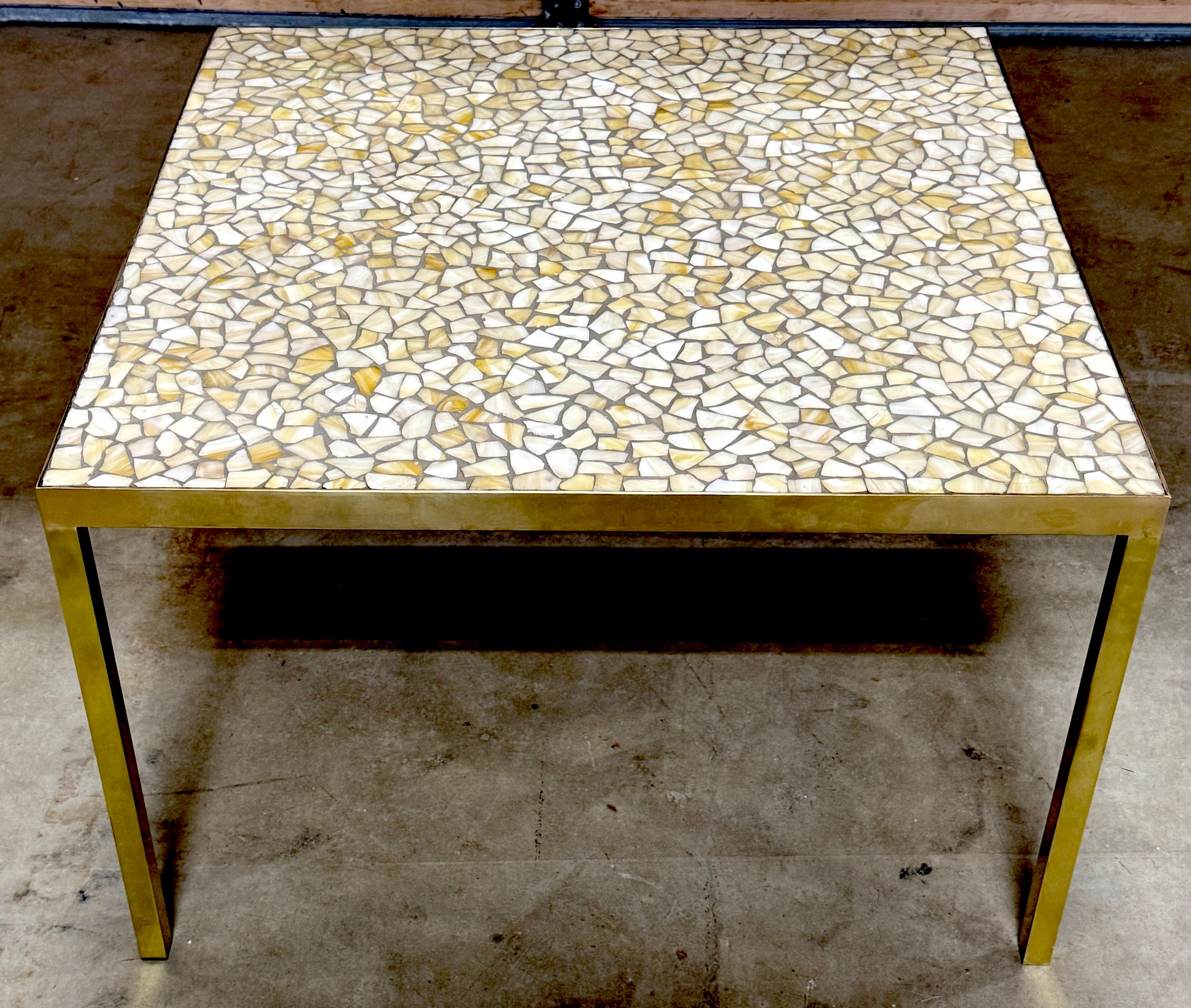 Table basse moderne du milieu du siècle dernier en laiton et verre teinté, par Morris Lapidus en vente 3