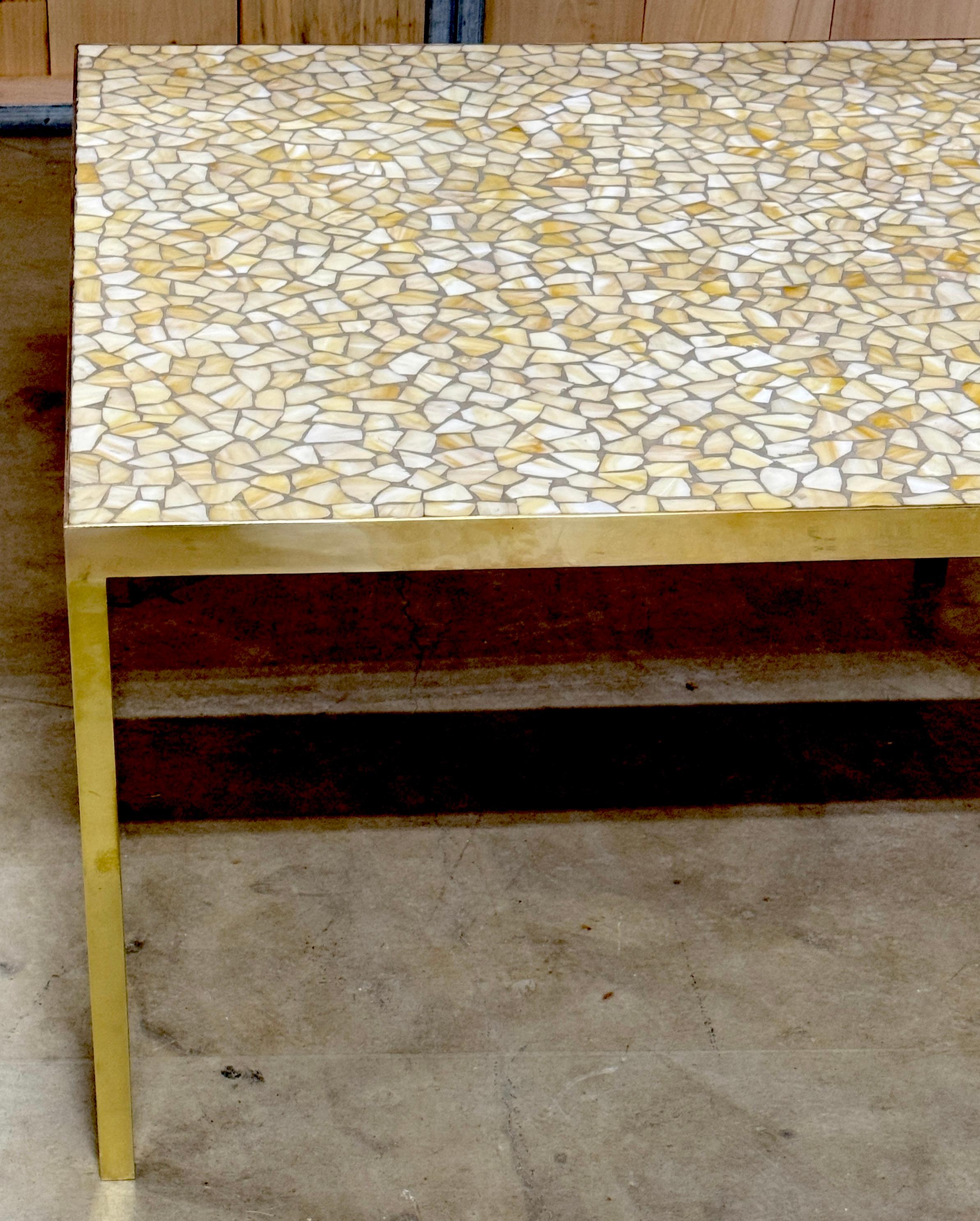 Table basse moderne du milieu du siècle dernier en laiton et verre teinté, par Morris Lapidus en vente 1