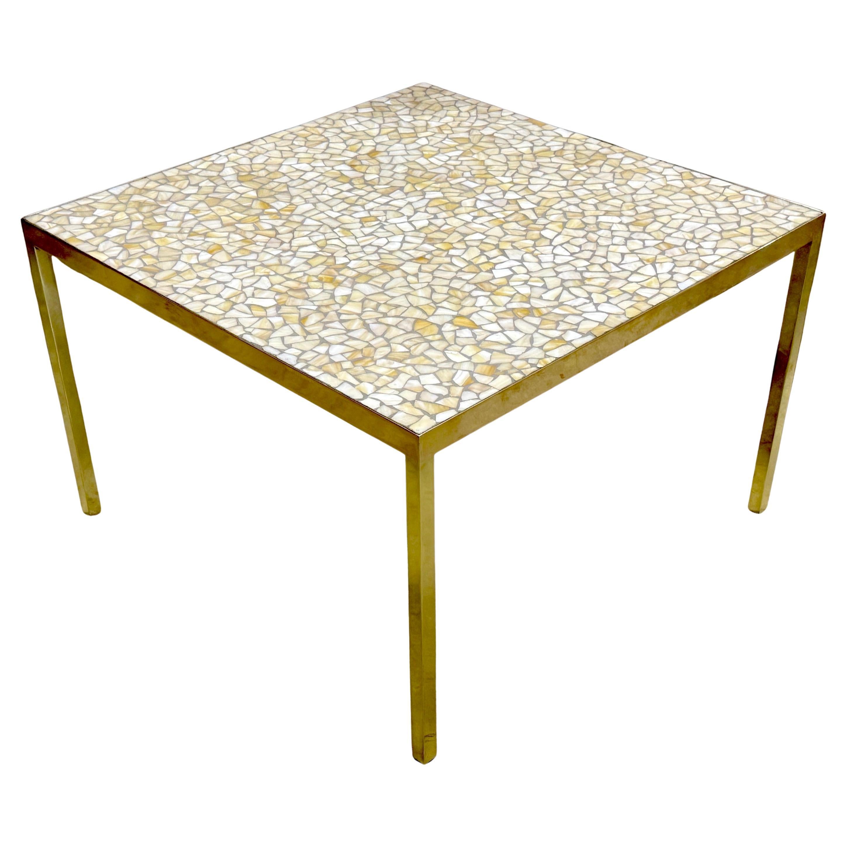 Table basse moderne du milieu du siècle dernier en laiton et verre teinté, par Morris Lapidus