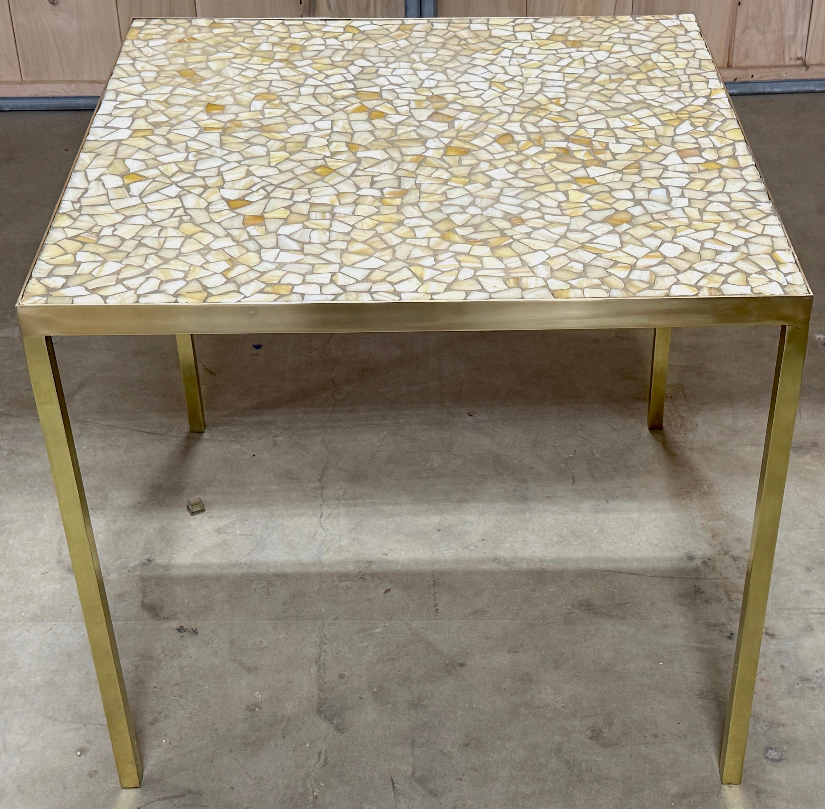 Table de jeux en laiton et vitraux incrustés, par Morris Lapidus, USA, Circa 1950s

Cette table de jeu en laiton et vitraux incrustés, conçue par Morris Lapidus dans les années 1950, est un exemple étonnant de l'âge d'or du design à Miami. Provenant