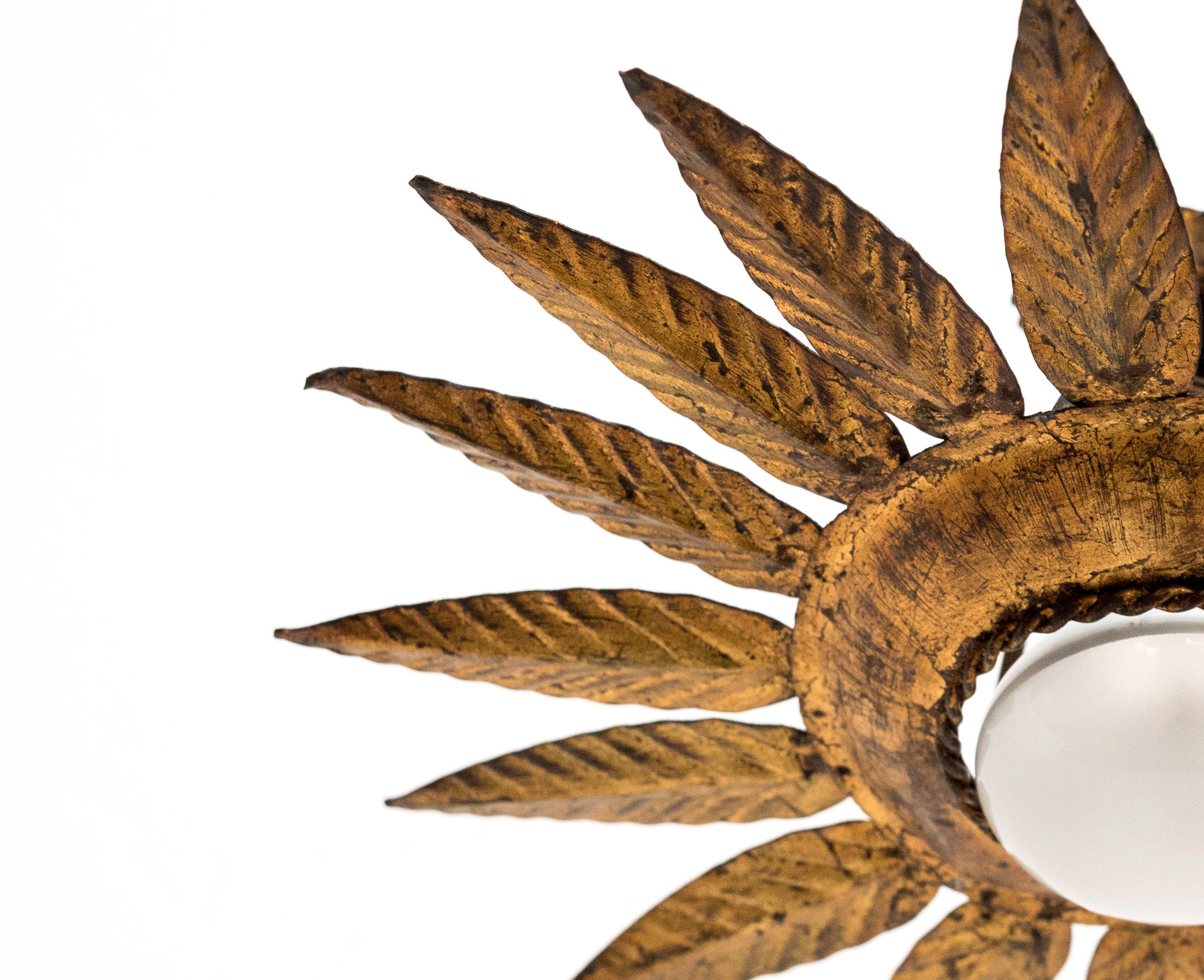 Mid-Century Modern Brass Sunburst Pendant Lamp – Unique 1960 Piece For Sale 4