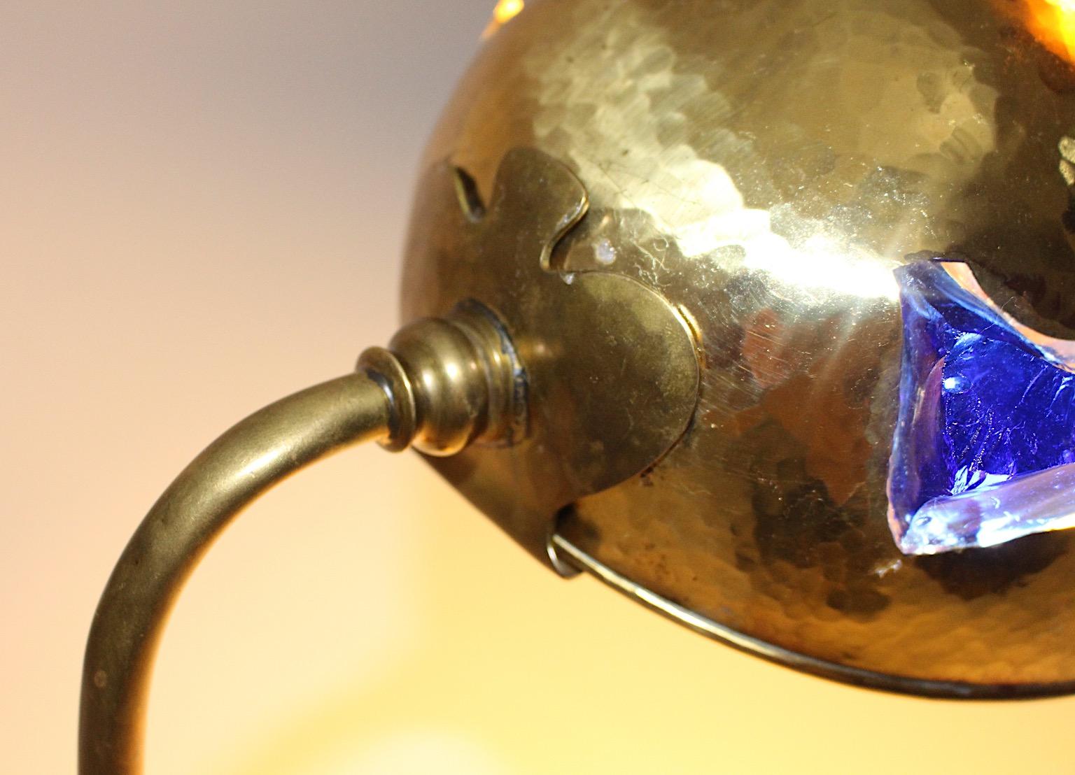Mid-Century Modern-Tischlampe aus Messing, 1950er Jahre, Österreich, mehrfarbige Glassteine im Angebot 5