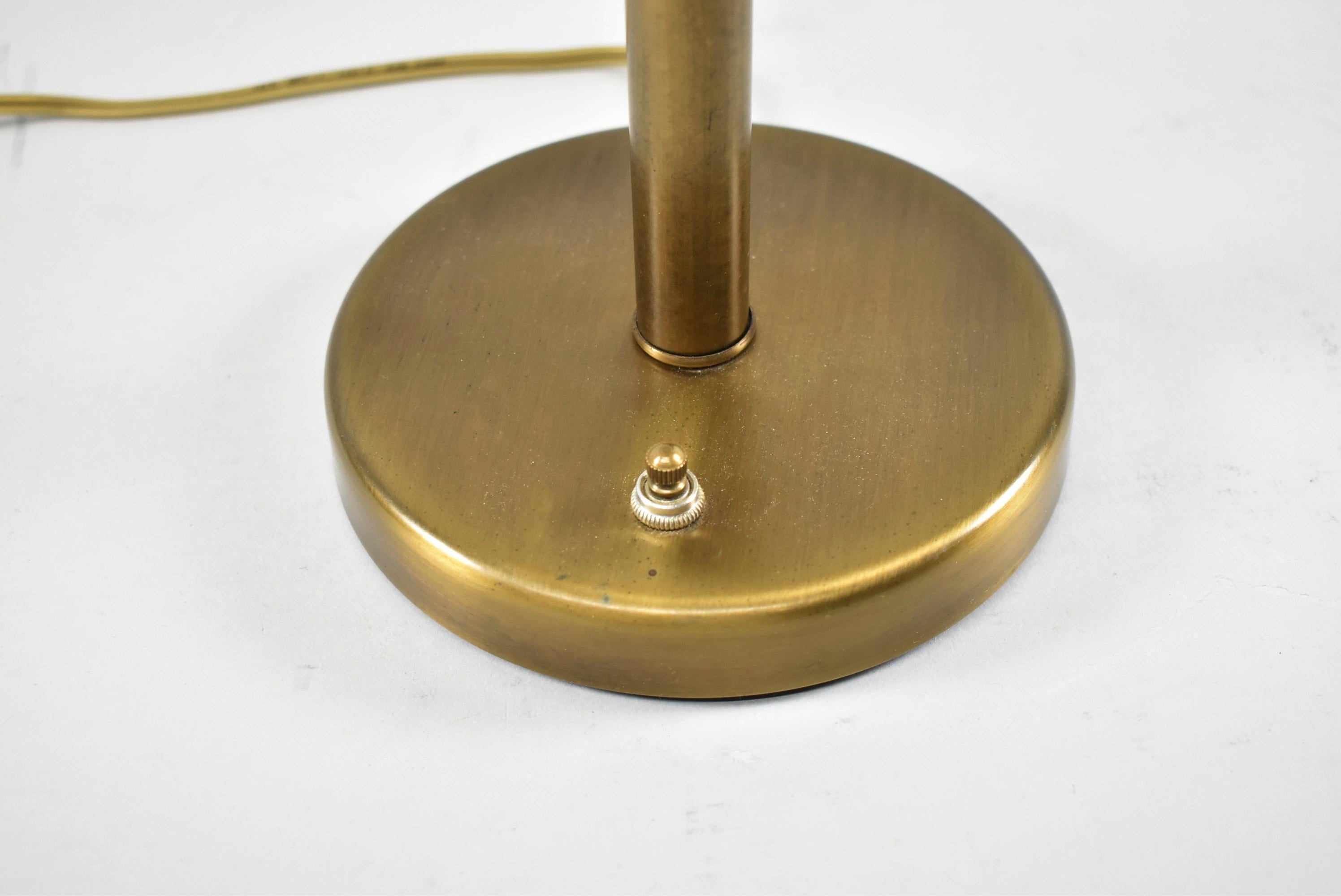 Unknown Mid-Century Modern Brass Table Lamp Attributed to Walter Von Nessen For Sale