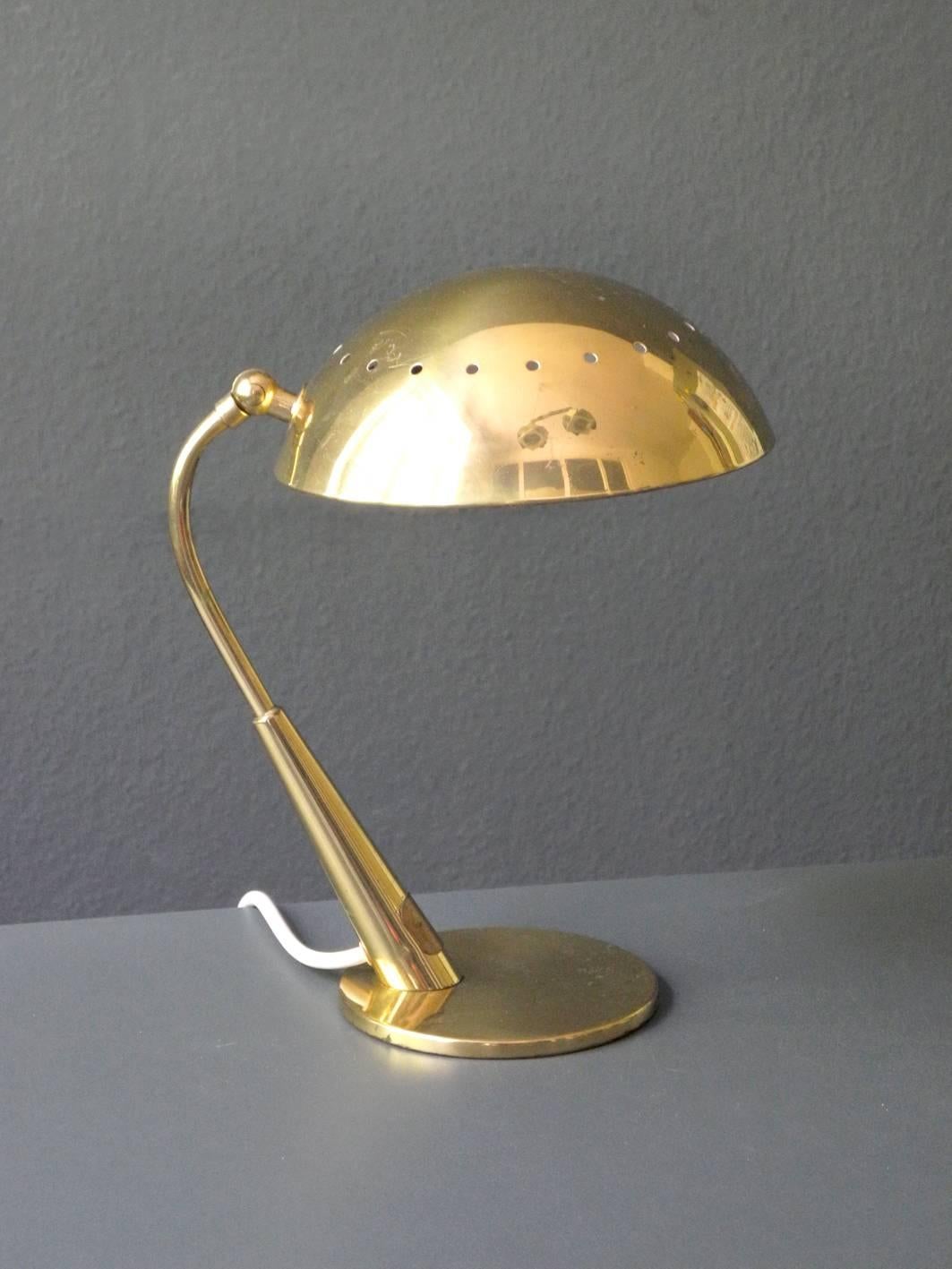 Beautiful Mid-Century Modern table lamp by Kaiser. Entire lamp made of heavy brass. Shade is step less adjustable.
Beautiful futuristic 1950s Streamline design.
One E27 socket. Good vintage condition, no damages to the lamp, only two small dents