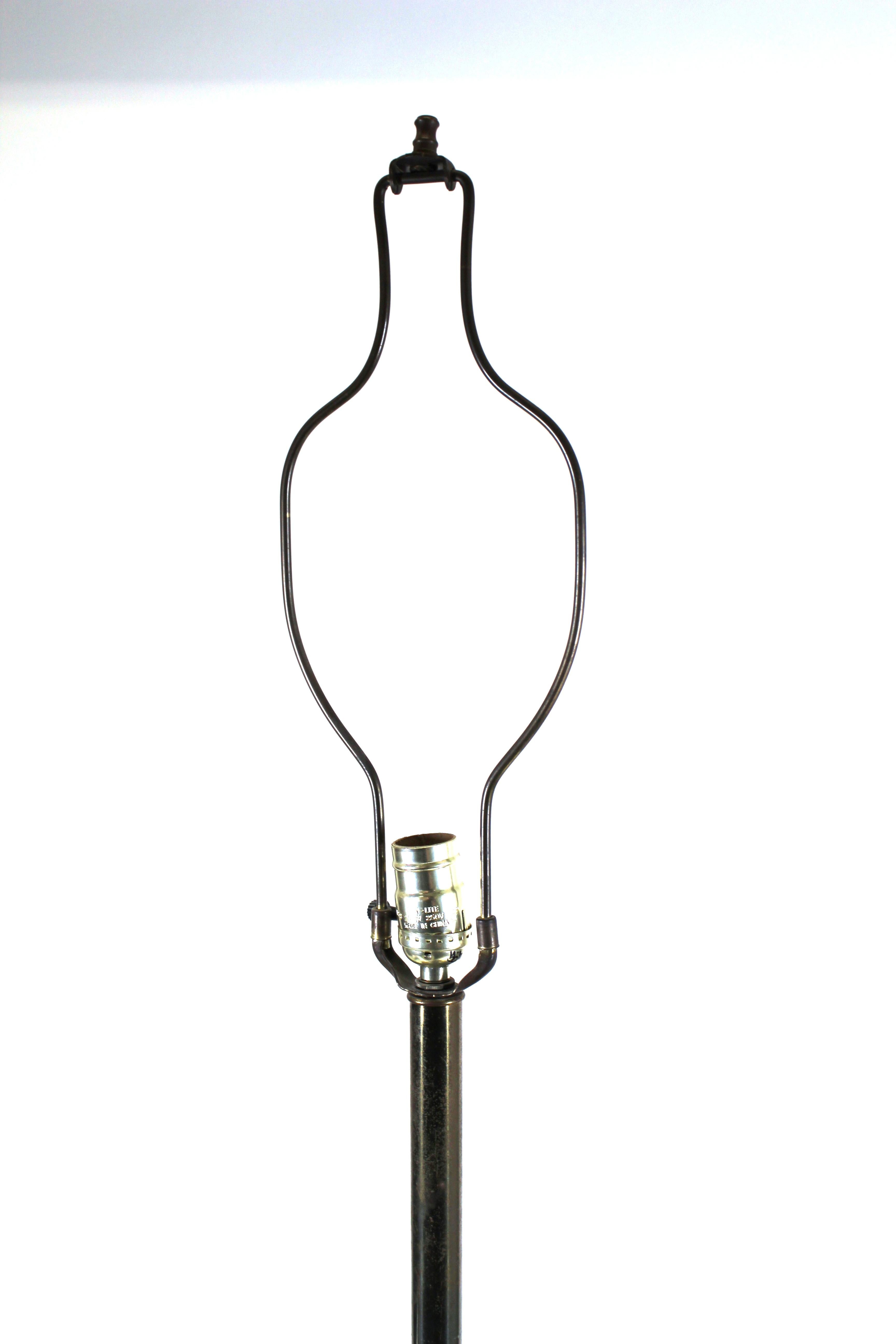 Mid-Century Modern Lampe de table en laiton moderne du milieu du siècle dernier en vente