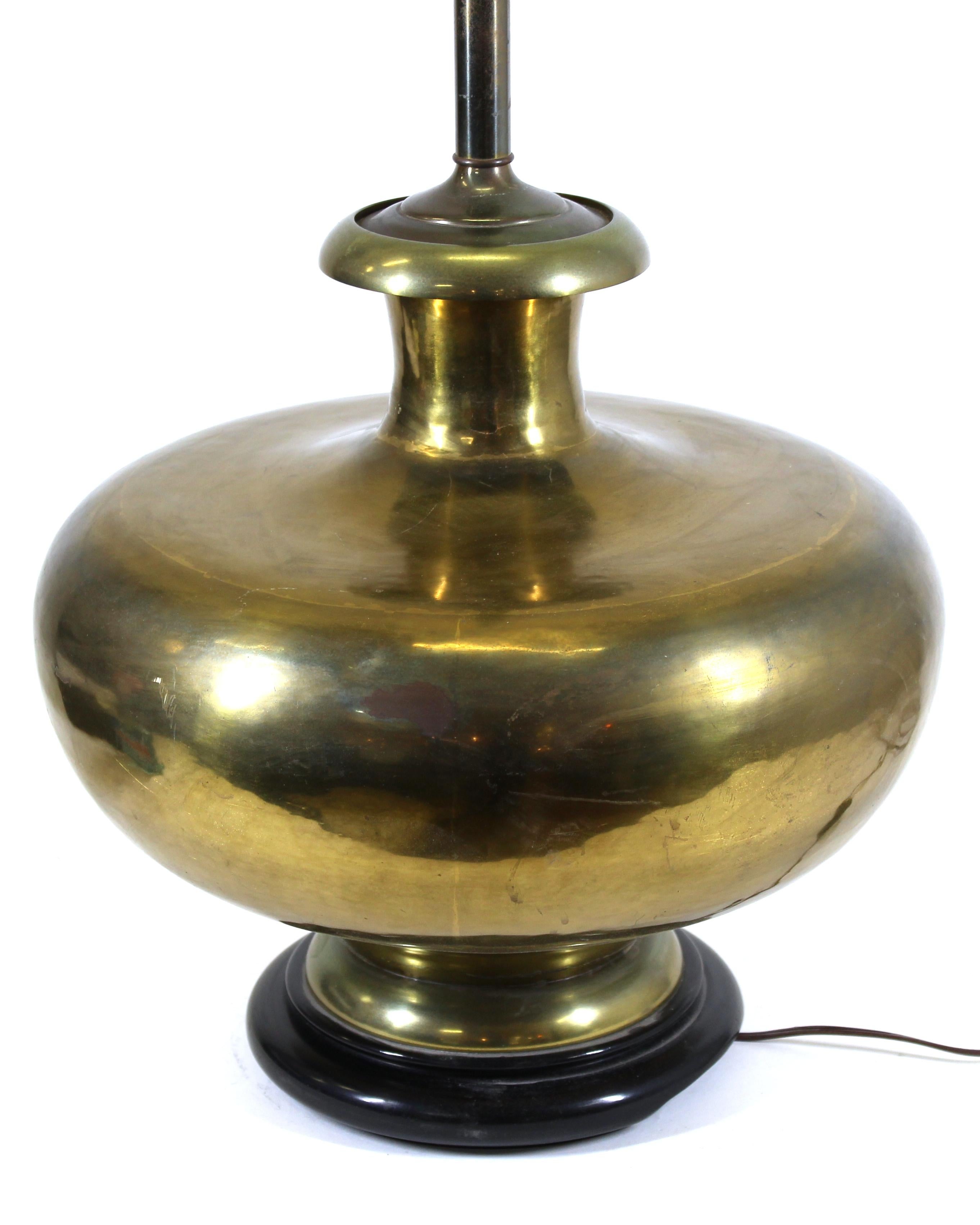 20th Century Mid-Century Modern Brass table Lamp For Sale