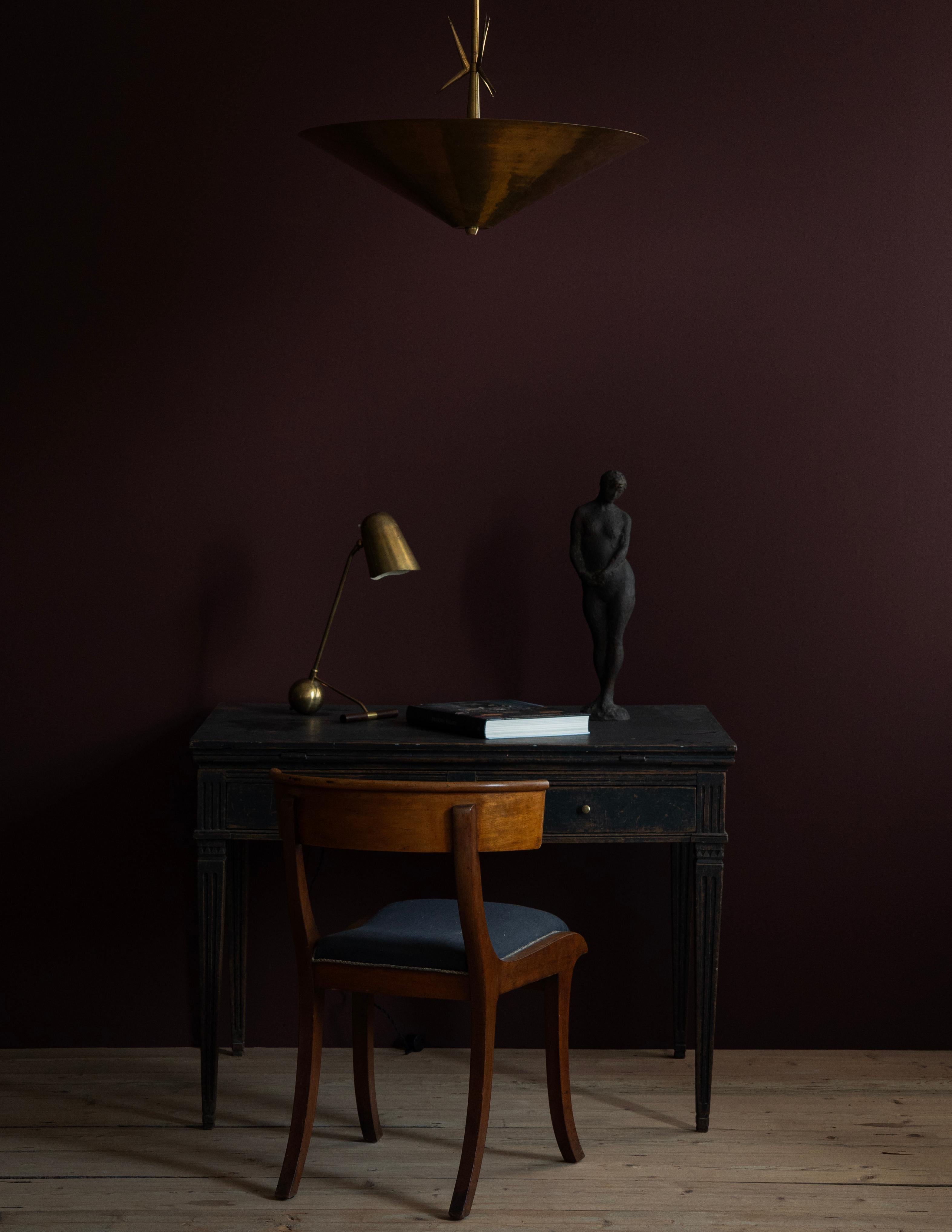 Lámpara de mesa de latón moderna de mediados de siglo siglo XX en venta