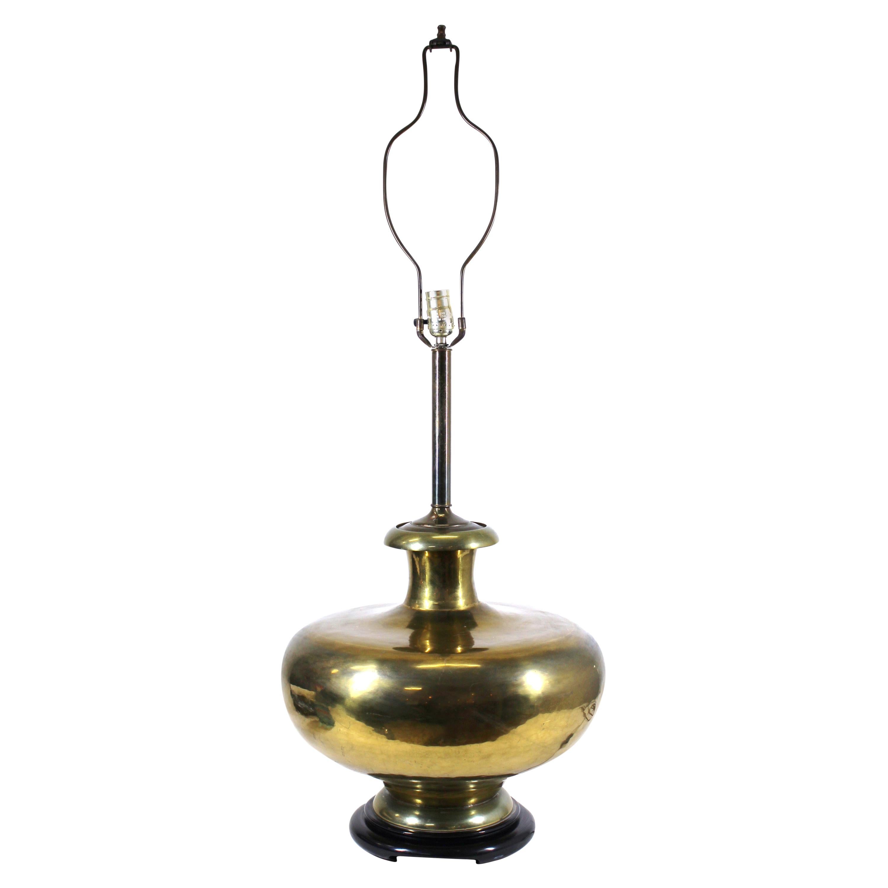 Lampe de table en laiton moderne du milieu du siècle dernier