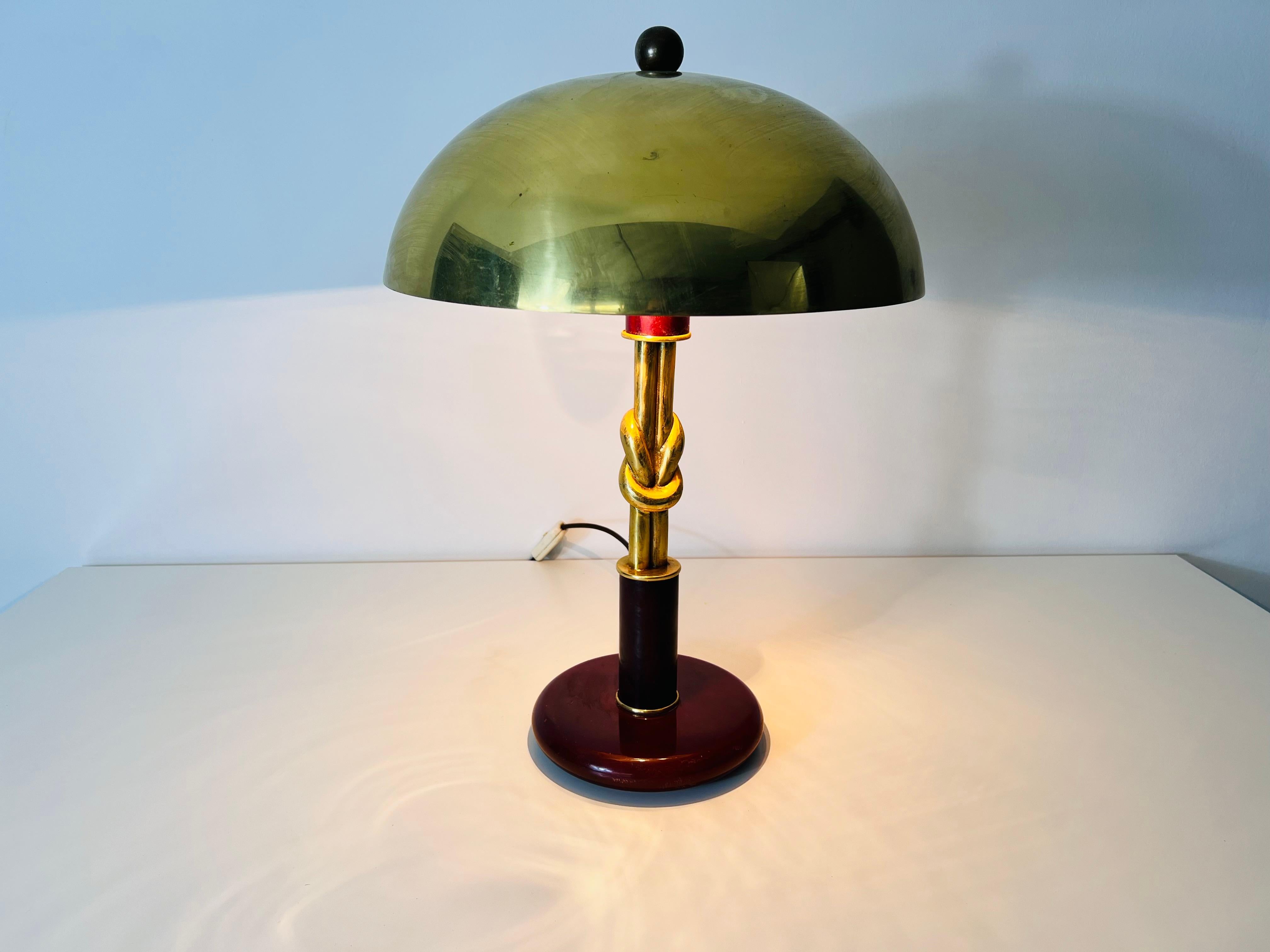 Lámpara de mesa de latón moderna de mediados de siglo, Alemania, años 60 en venta 4