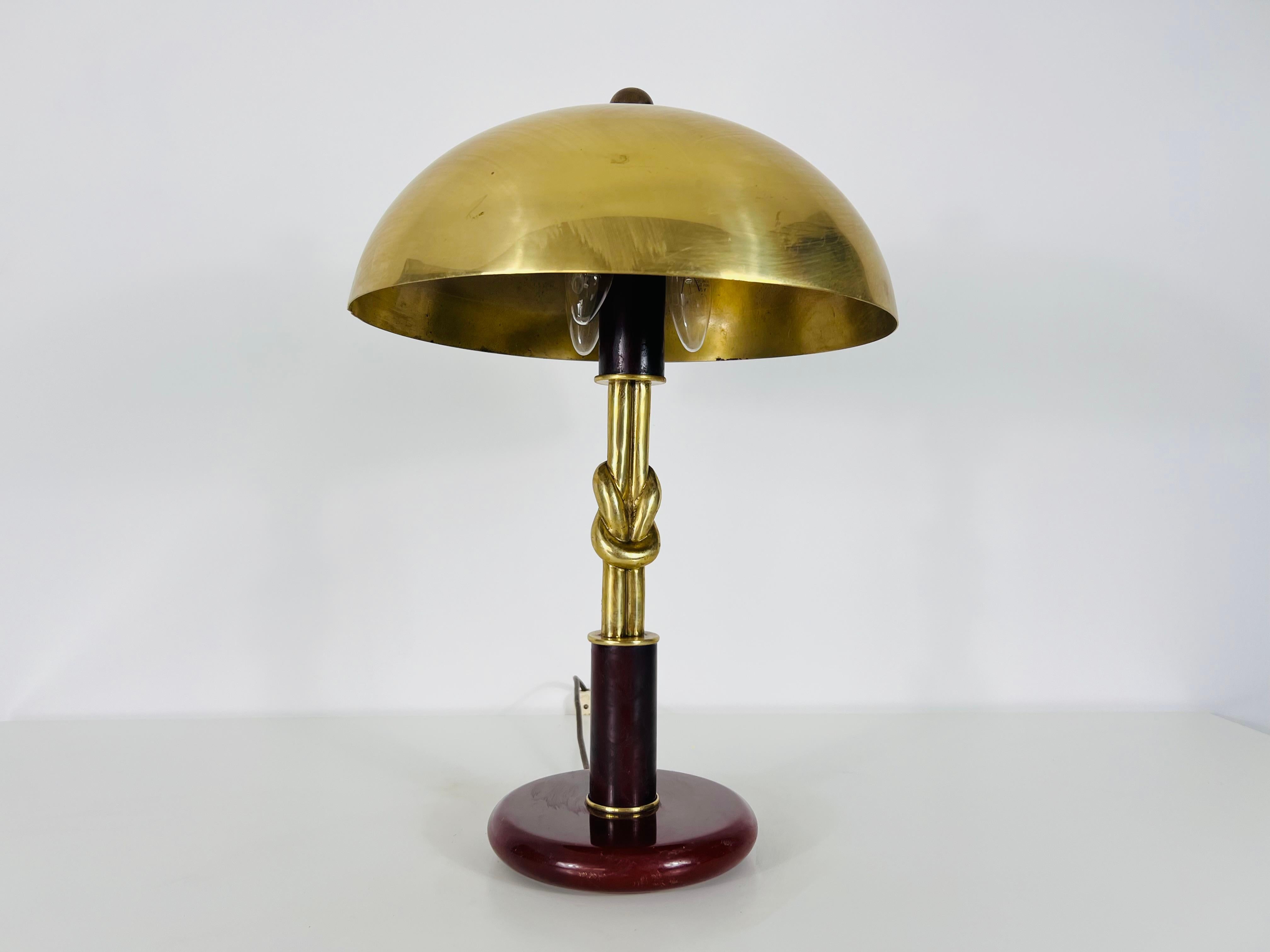 Lámpara de mesa de latón moderna de mediados de siglo, Alemania, años 60 Bauhaus en venta