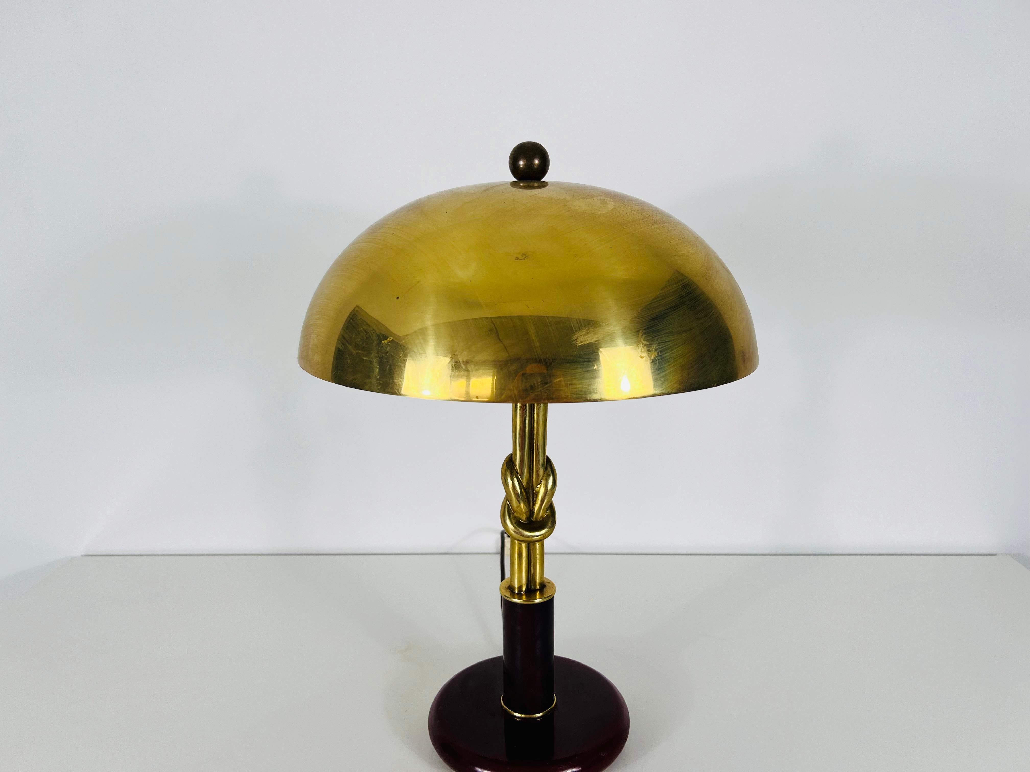 Lámpara de mesa de latón moderna de mediados de siglo, Alemania, años 60 en venta 1