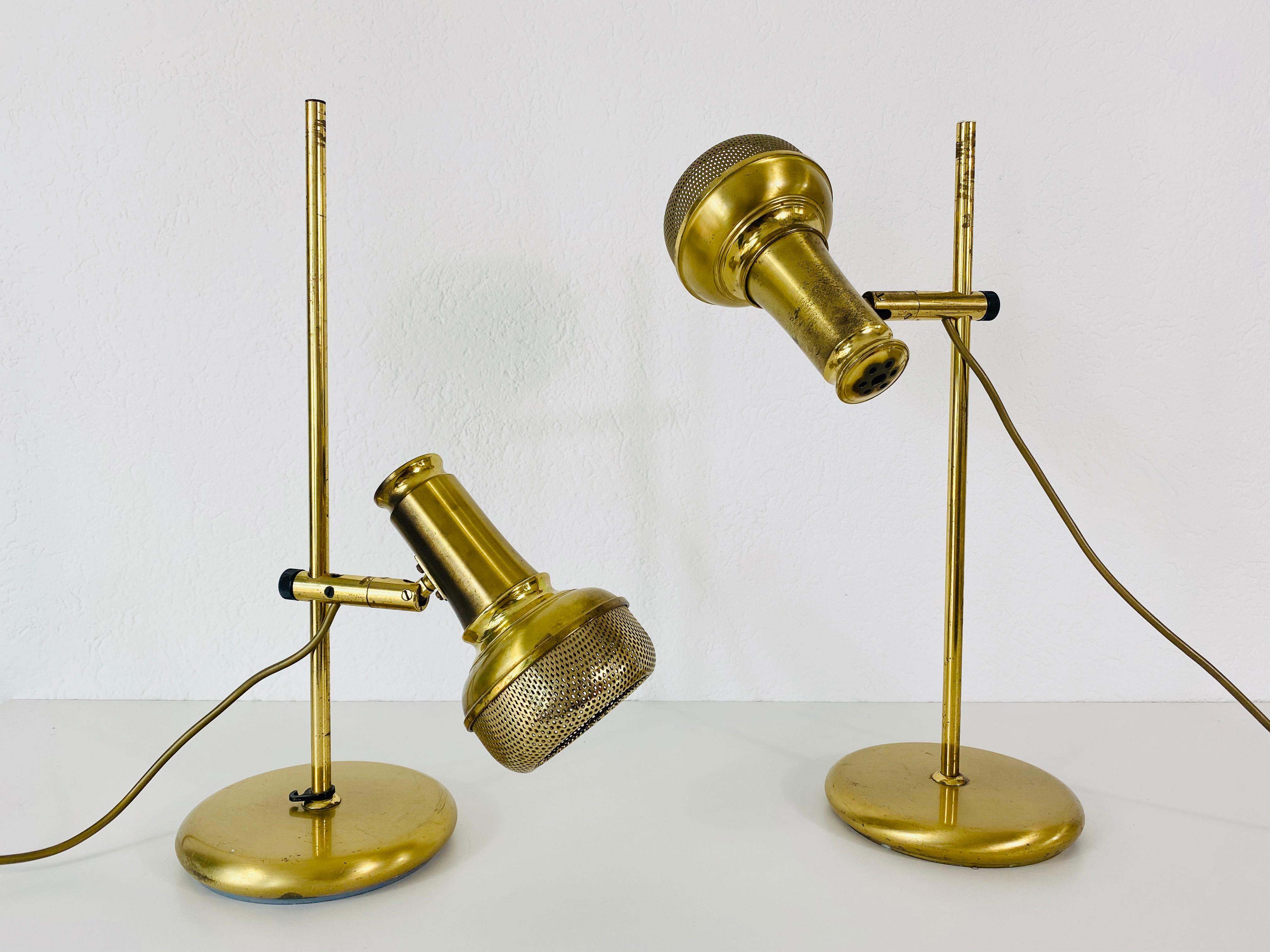 Paire de lampes de bureau en laiton de style mi-siècle moderne, années 1960 en vente 1