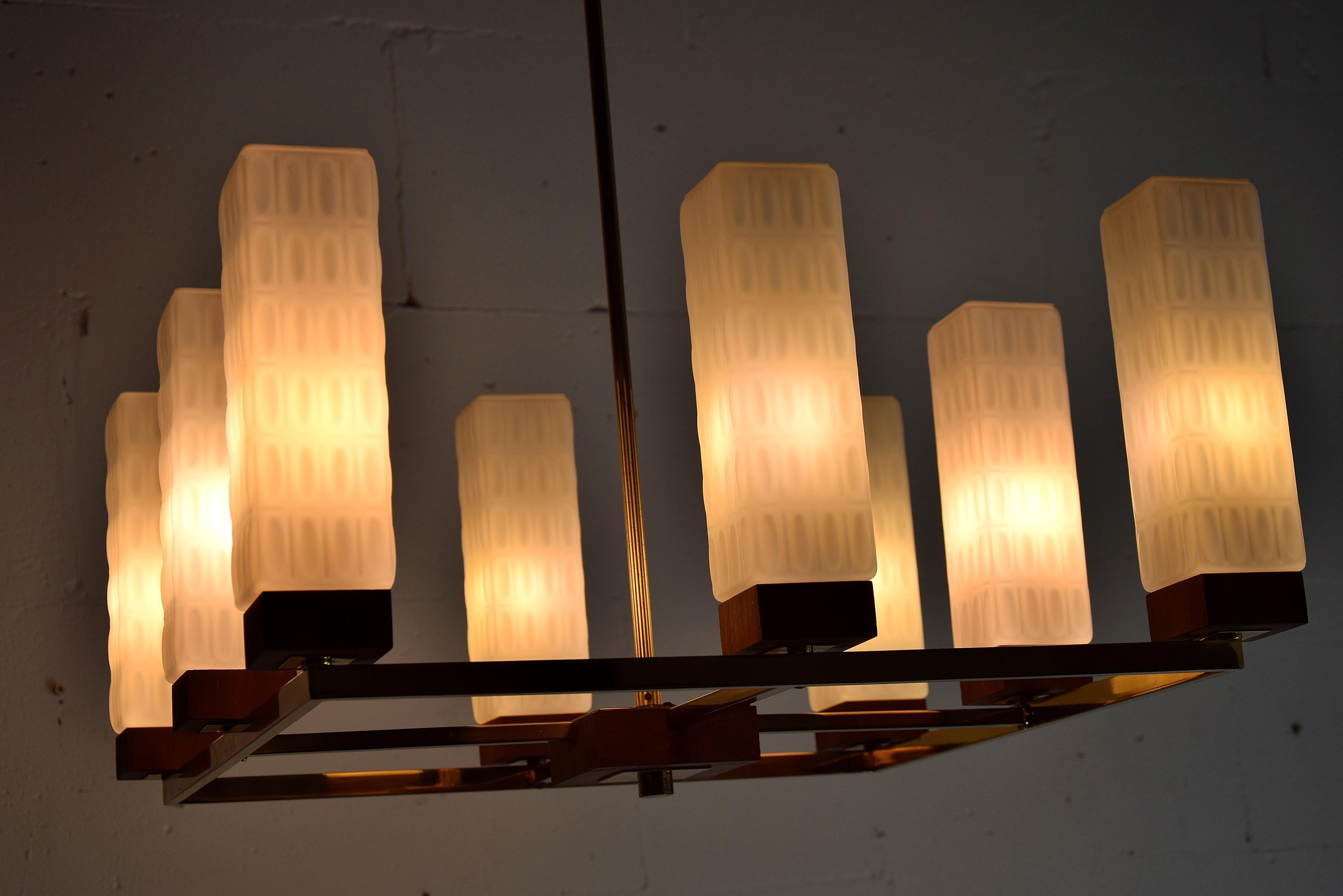 Mid-Century Modern Brass, Teak and Glass Chandelier In Good Condition For Sale In Weesp, NL