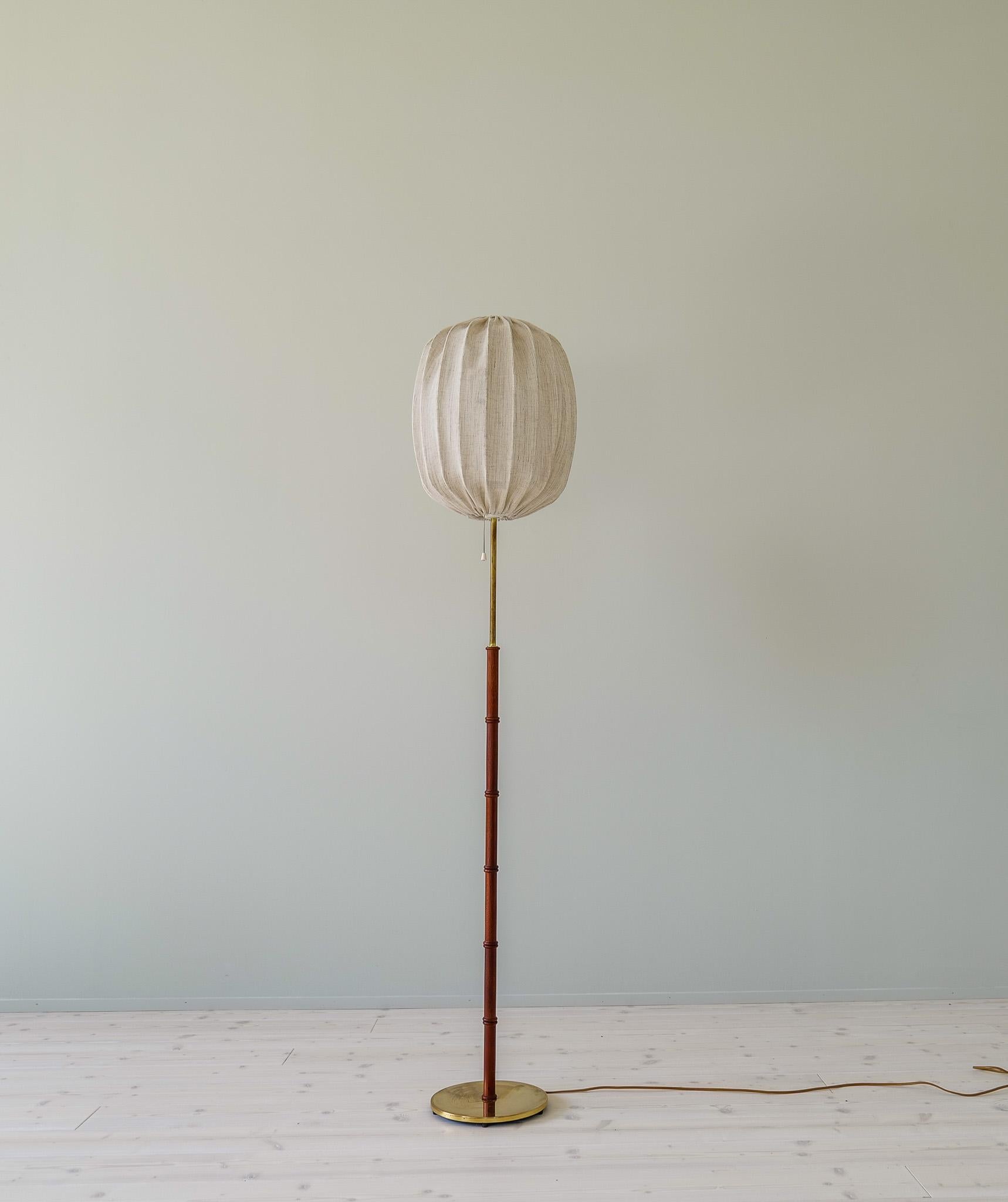 This lamp was made in Sweden at Falkenbergs Belysning. Wonderful, assembled brass combination with teak rod. The brass working well together with the rounded teak.

Good patinated brass with stains and small dents, working condition. Wonderful new