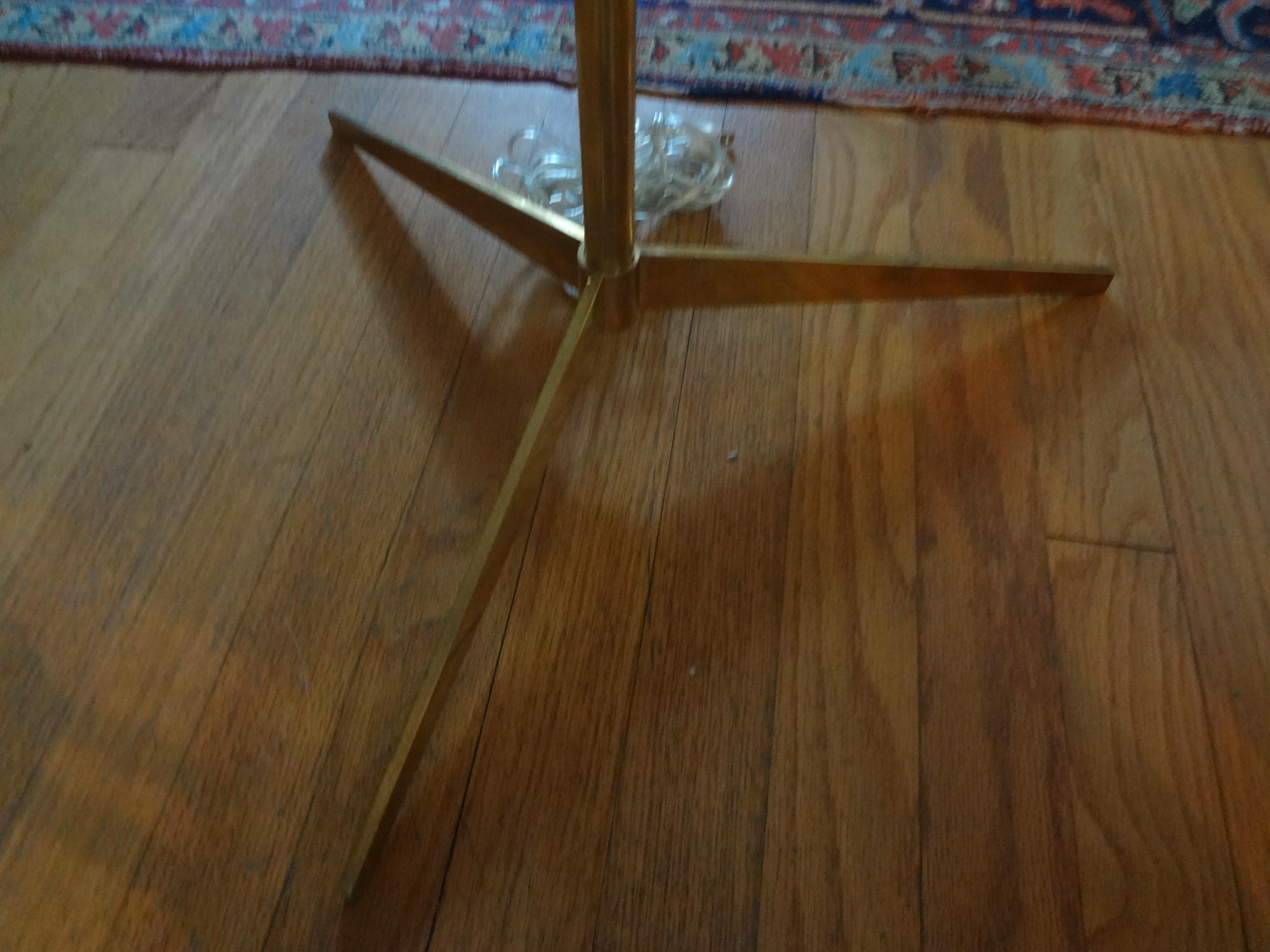 Mid-Century Modern Brass Tripod Floor Lamp In Good Condition In Houston, TX