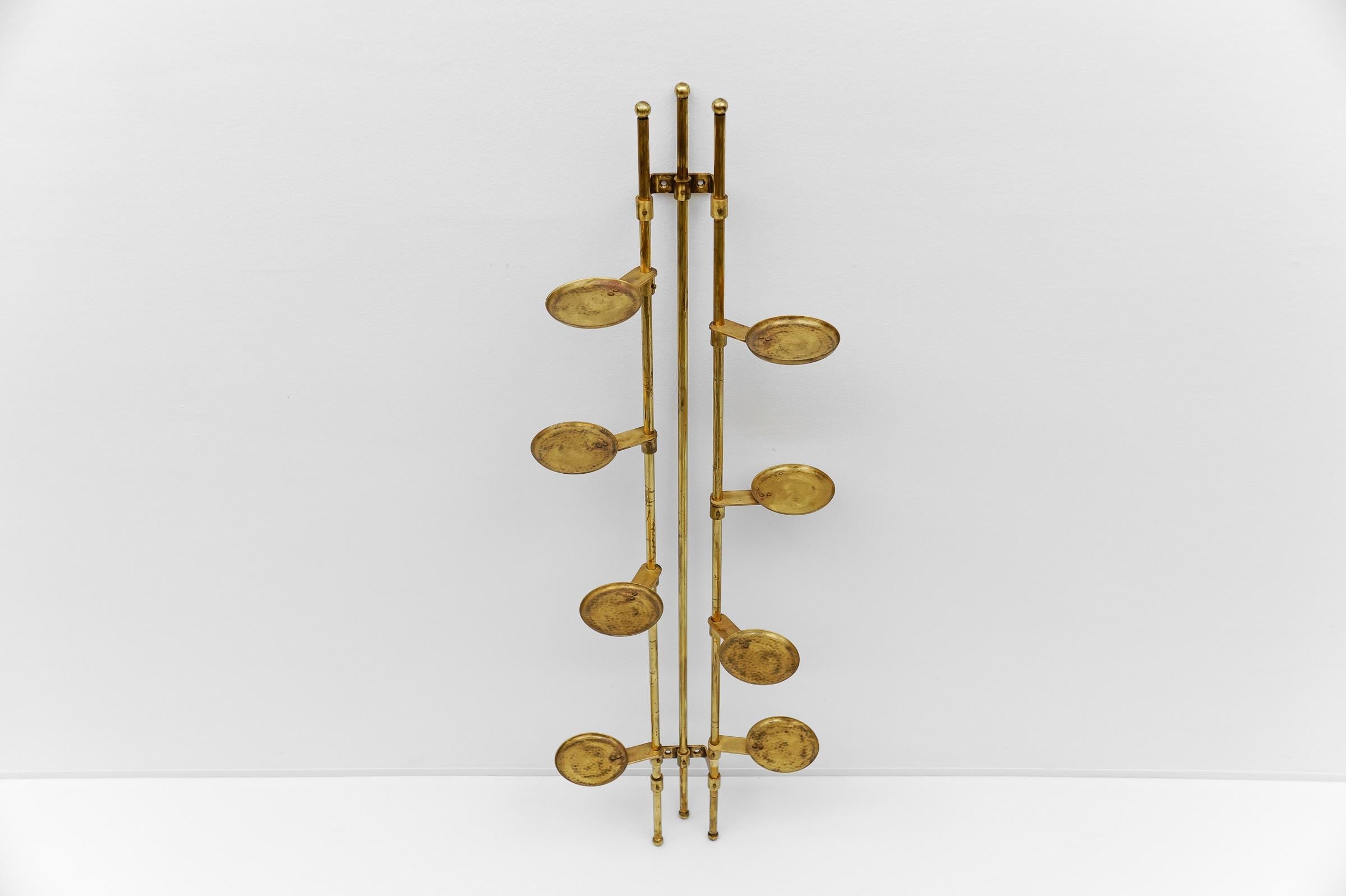 Mid-Century Modern Étagère murale en acier tubulaire et laiton The Moderns, 1950s en vente