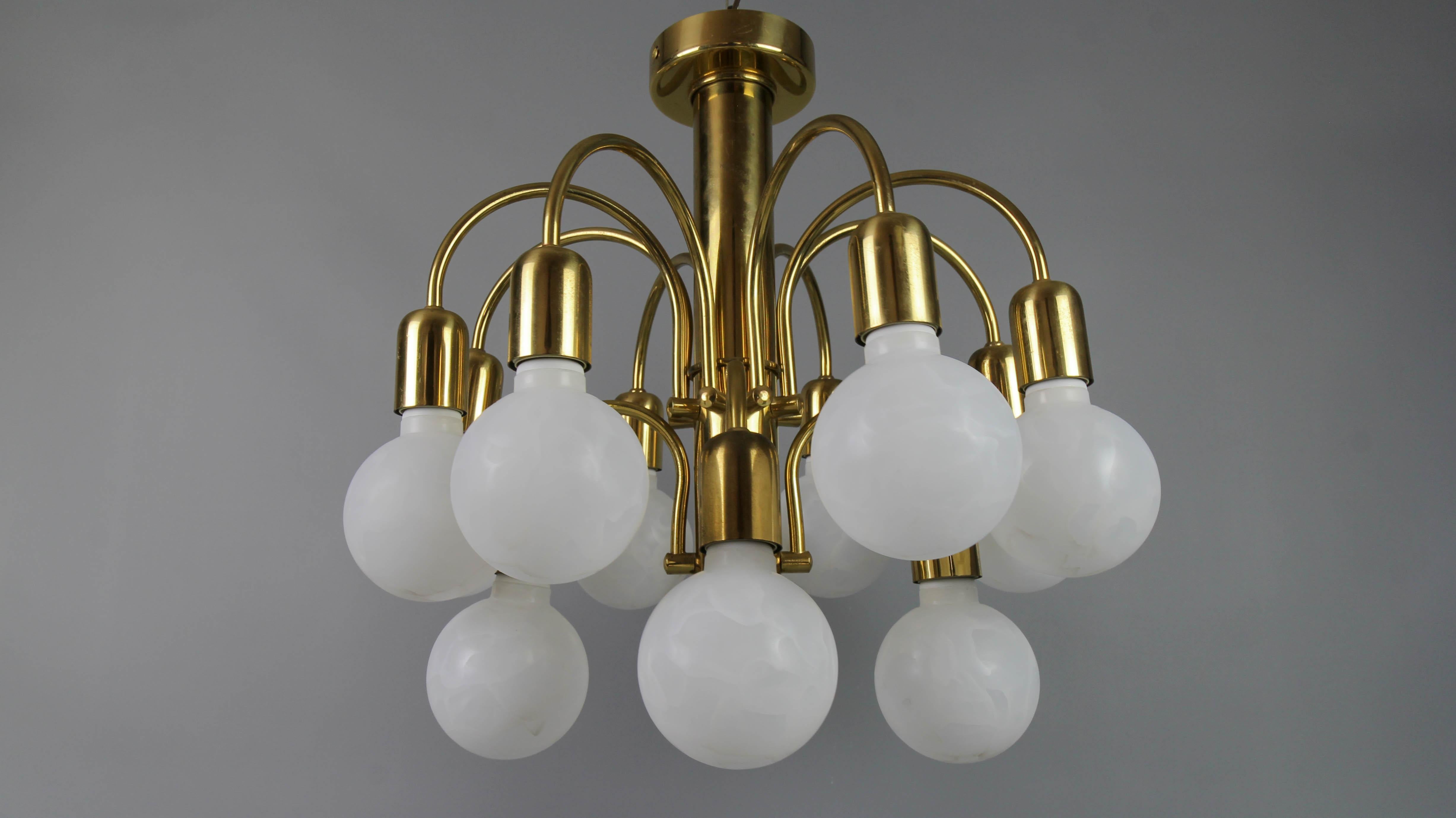 German Mid-Century Modern Brass Twelve-Light Flush Mount Chandelier, 1970s For Sale 1