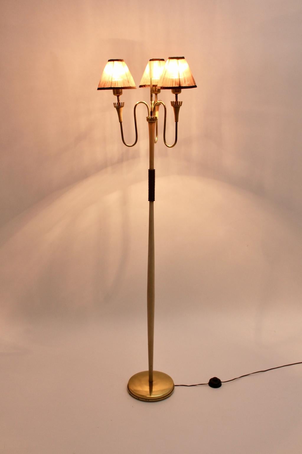 Lacquered Mid-Century Modern Brass White Vintage Floor Lamp Style Gio Ponti, 1940s, Italy For Sale