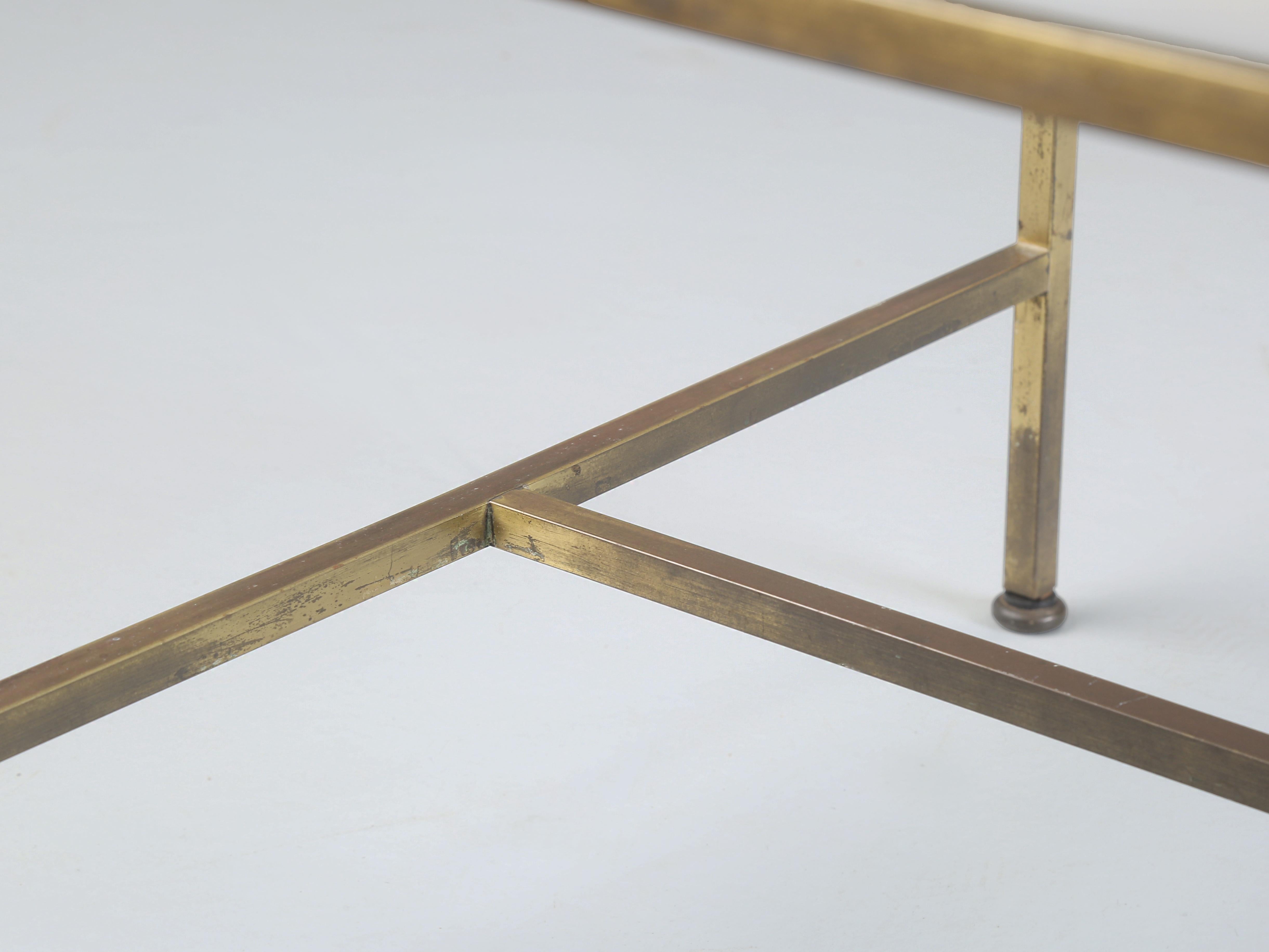 Tables basses en laiton et verre Vitrolite modernes du milieu du siècle dernier attribuées à Paul McCobb en vente 5