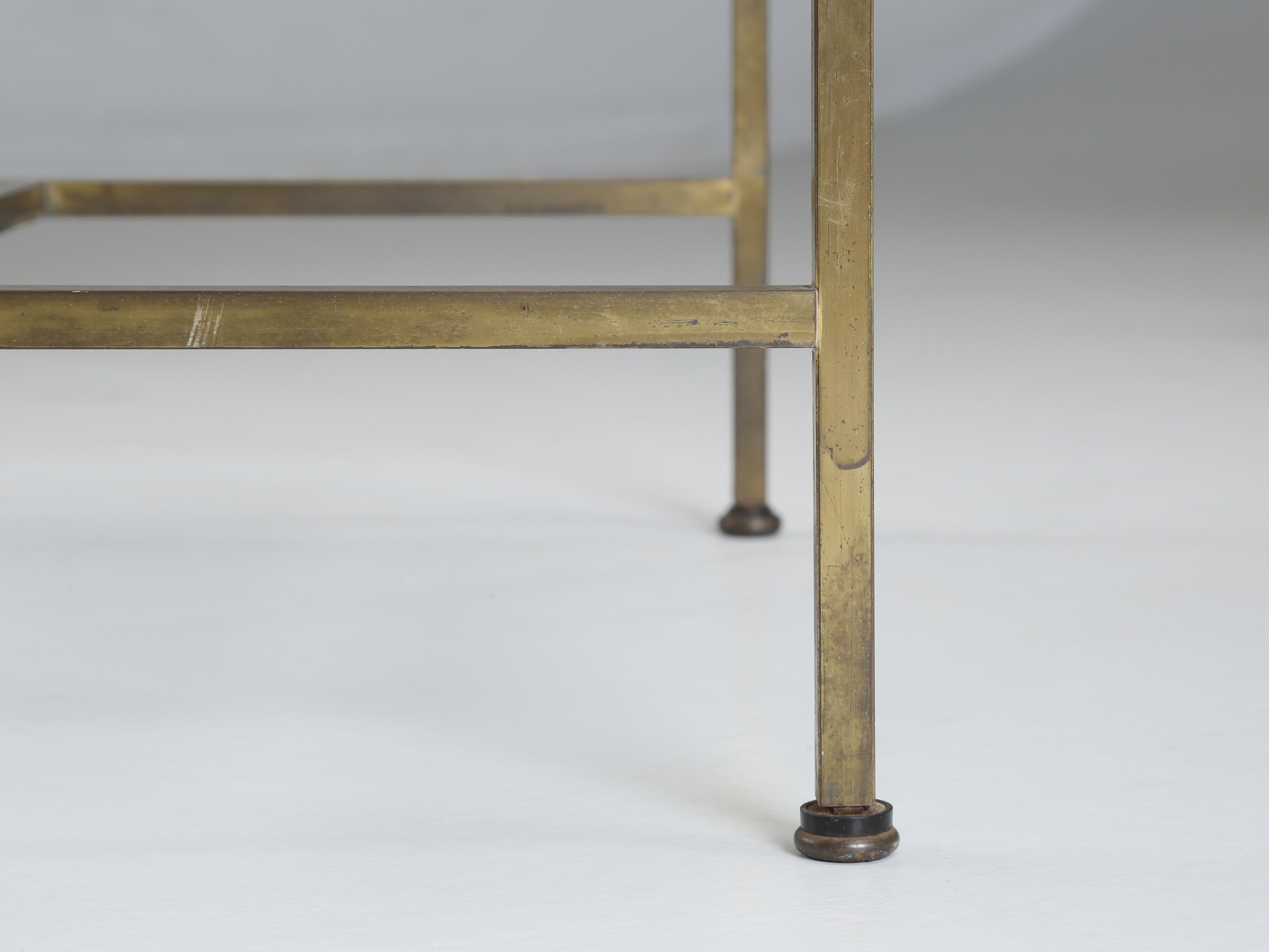 Tables basses en laiton et verre Vitrolite modernes du milieu du siècle dernier attribuées à Paul McCobb en vente 7
