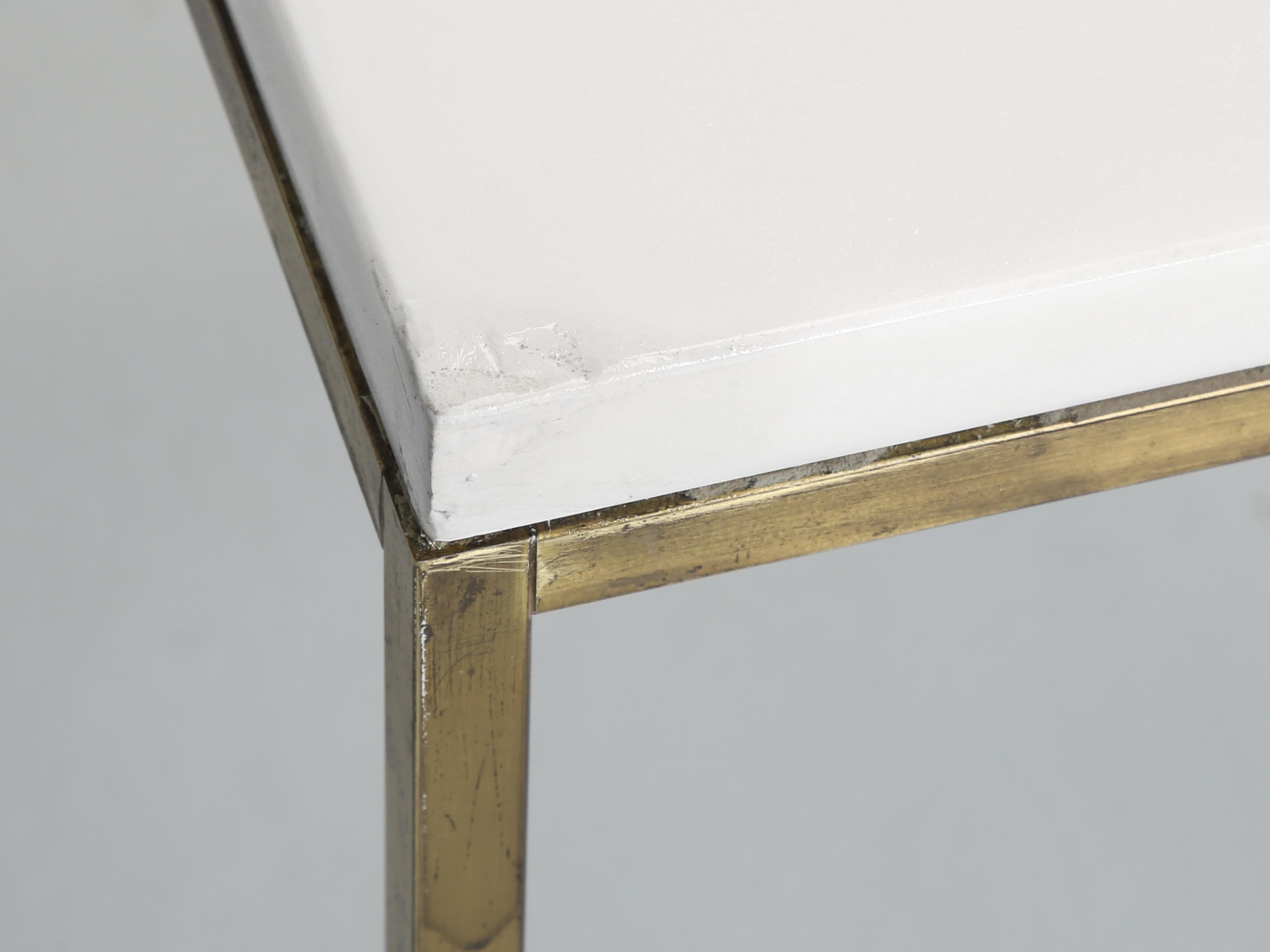 Tables basses en laiton et verre Vitrolite modernes du milieu du siècle dernier attribuées à Paul McCobb en vente 1