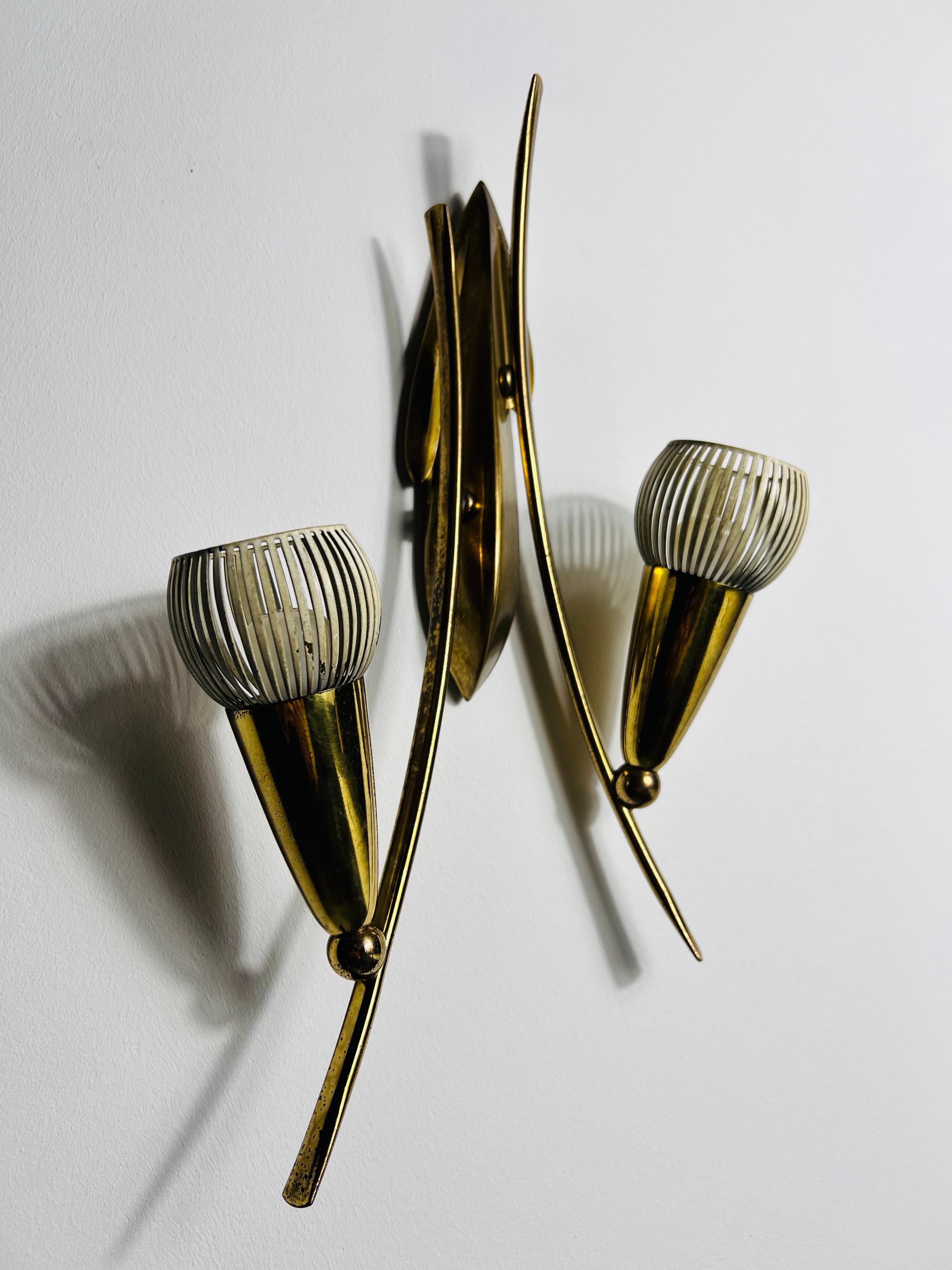 Lampada da parete in ottone della modernità di metà secolo, Italia, anni '60 in vendita 4