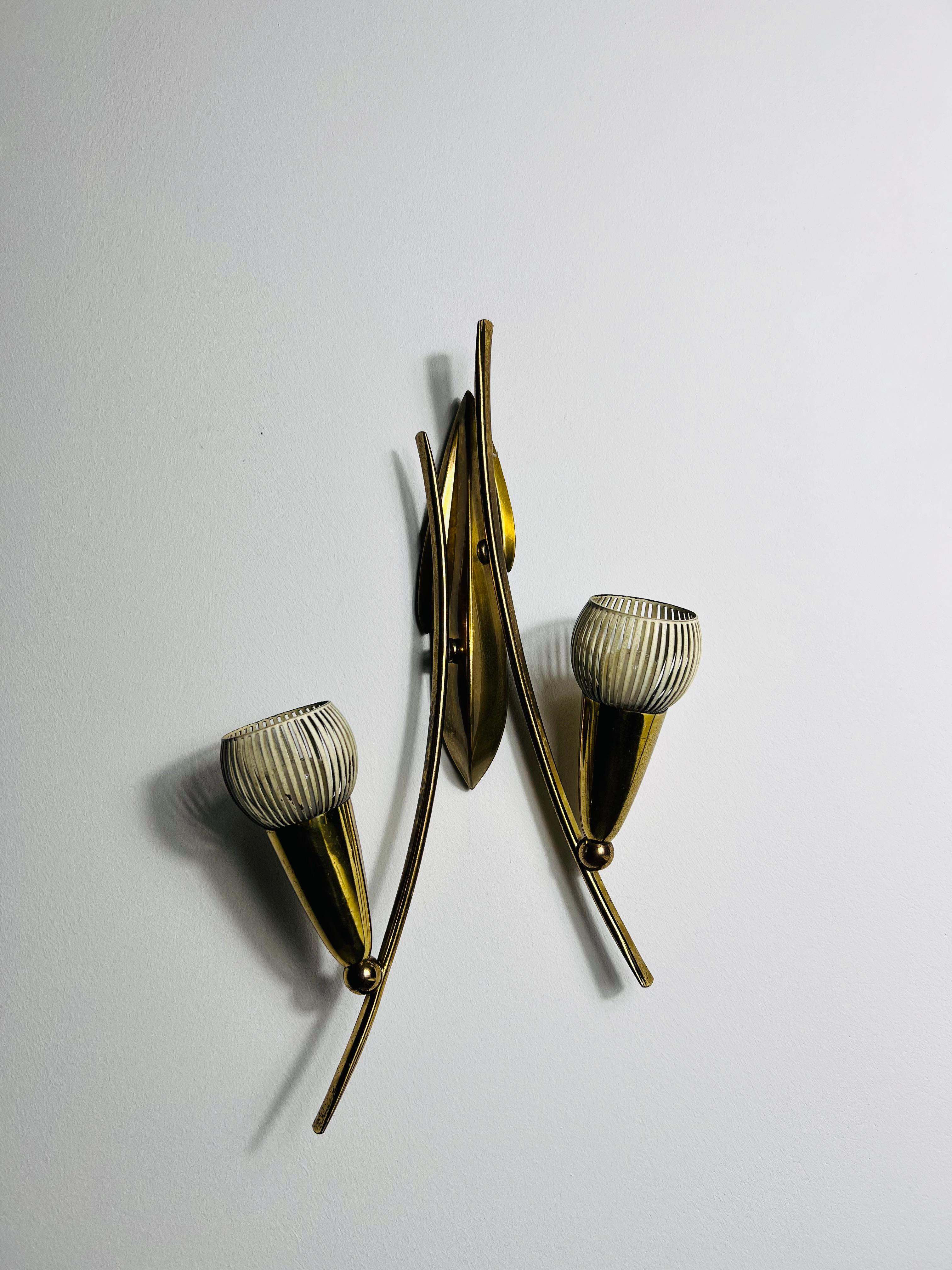 Mid-Century moderno Lampada da parete in ottone della modernità di metà secolo, Italia, anni '60 in vendita