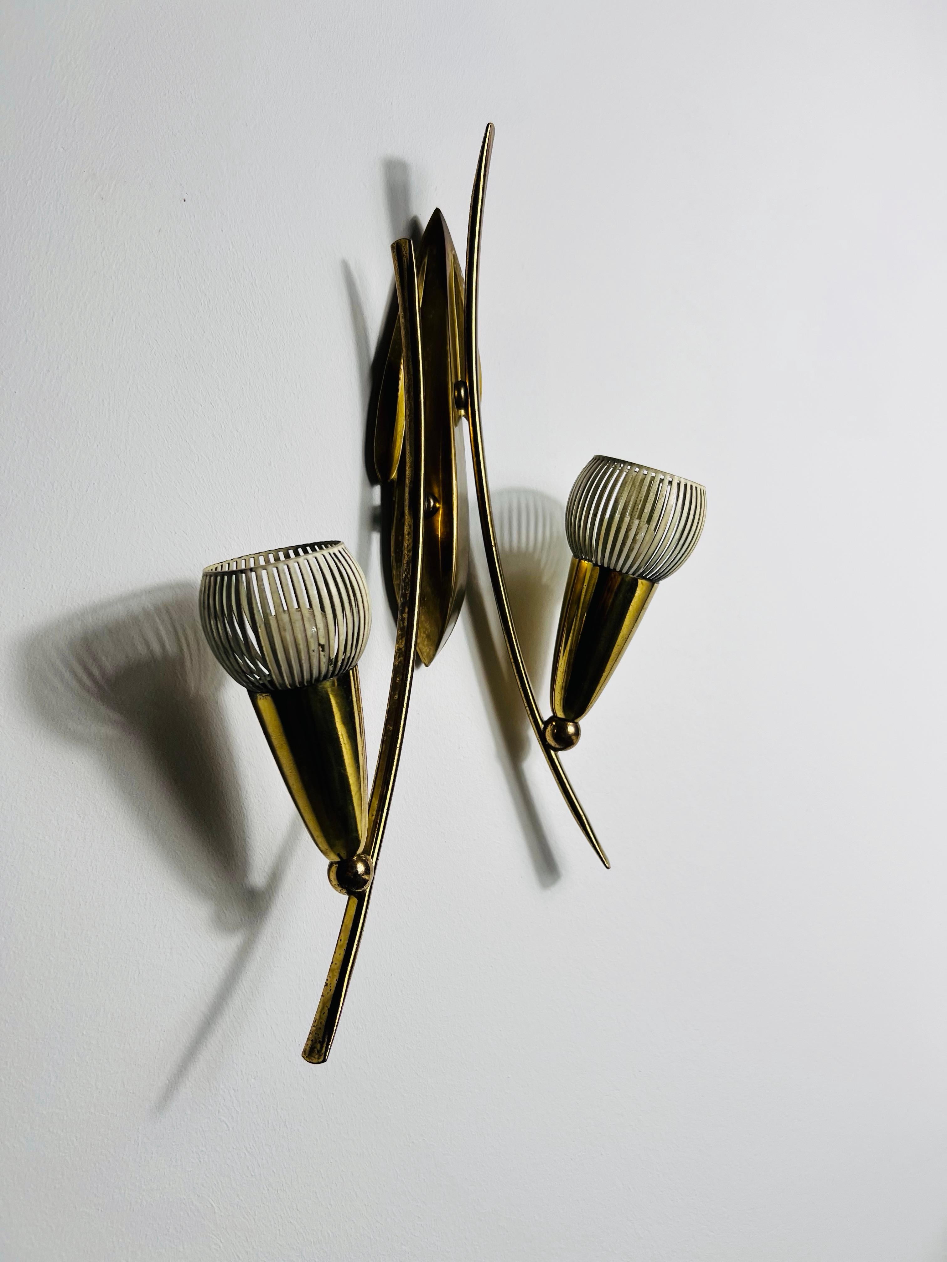 Lampada da parete in ottone della modernità di metà secolo, Italia, anni '60 In condizioni discrete in vendita a Hagenbach, DE