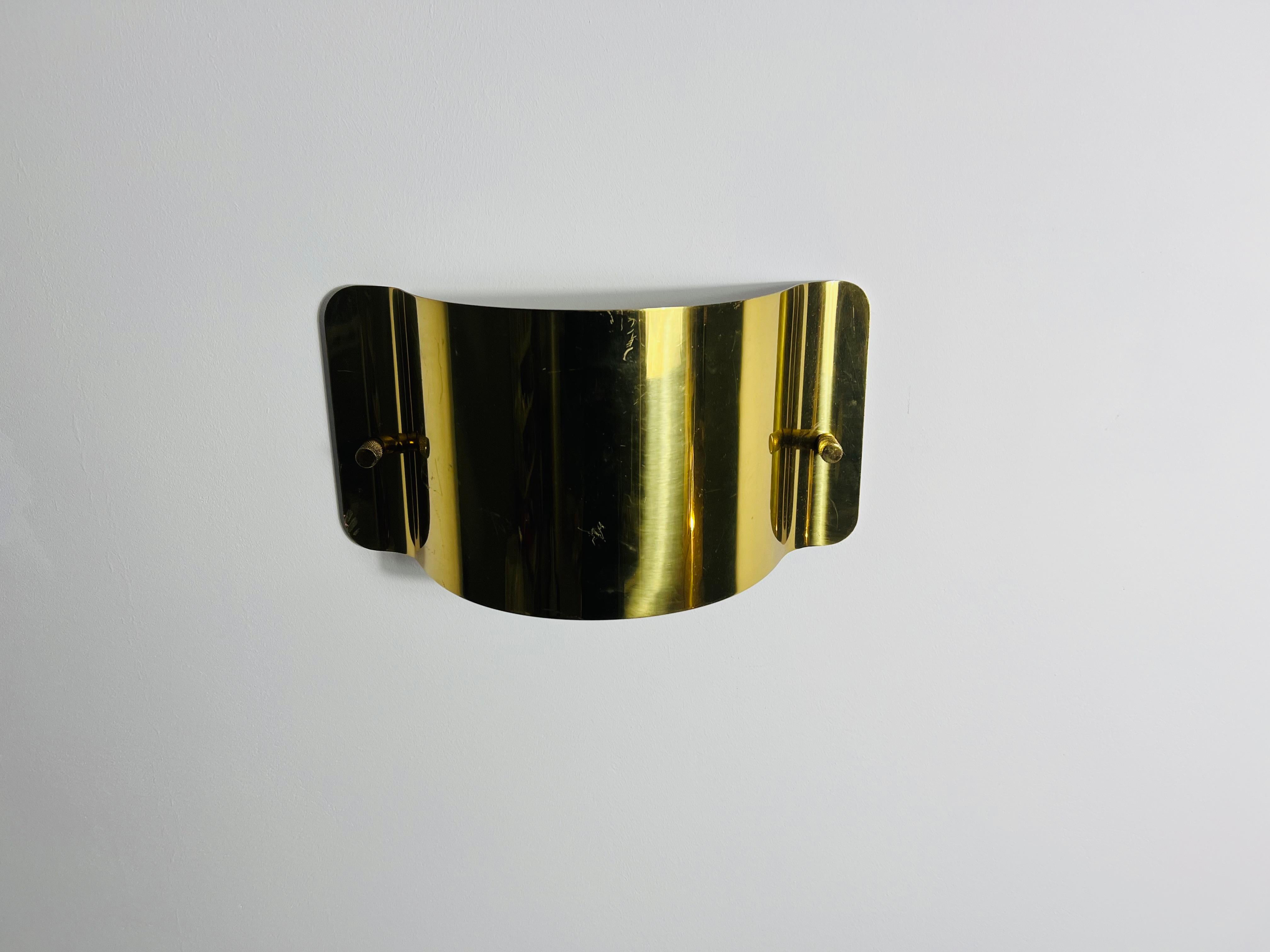 Metà XX secolo Lampada da parete in ottone della modernità di metà secolo, Italia, anni '60 in vendita