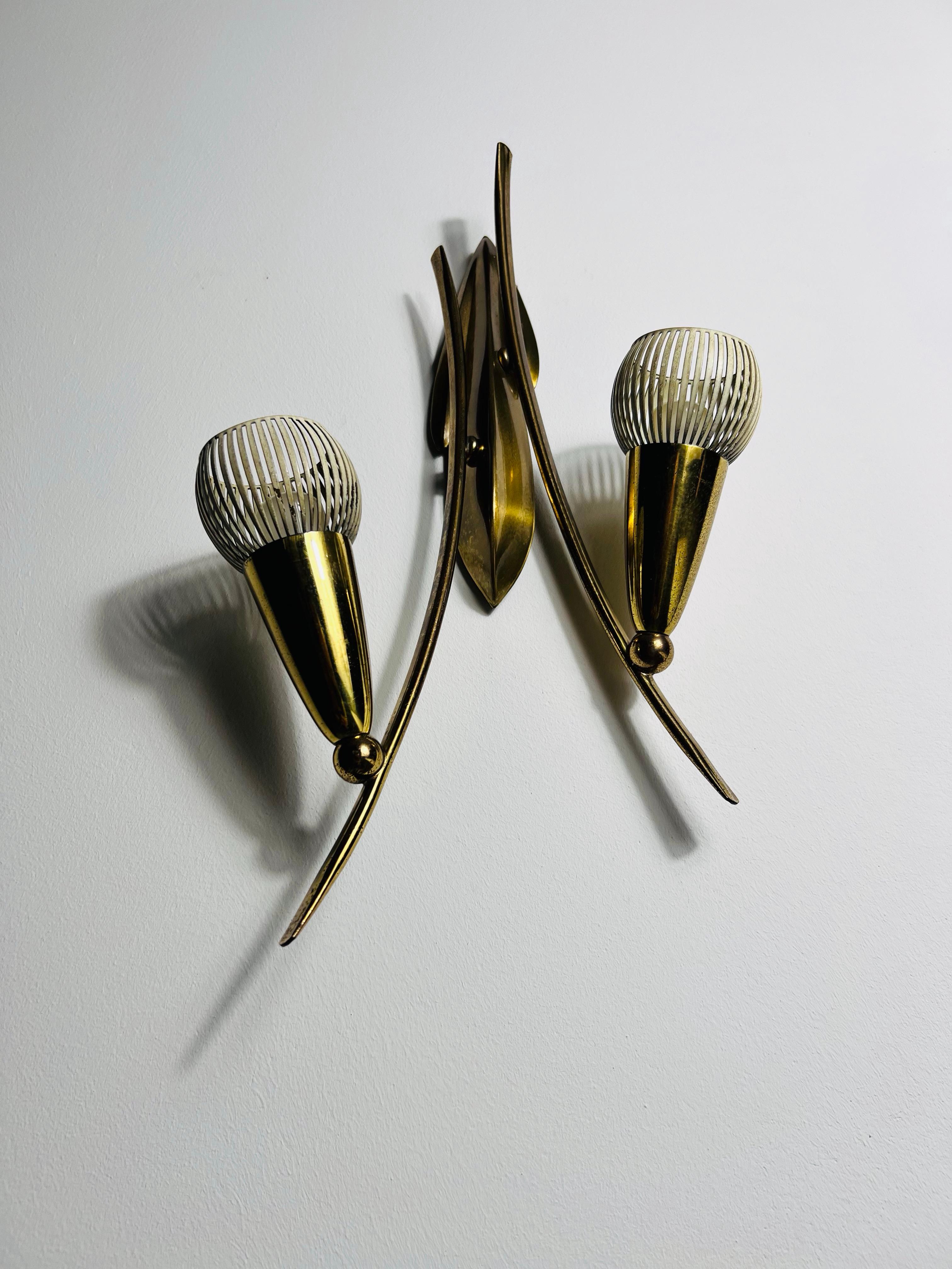 Ottone Lampada da parete in ottone della modernità di metà secolo, Italia, anni '60 in vendita