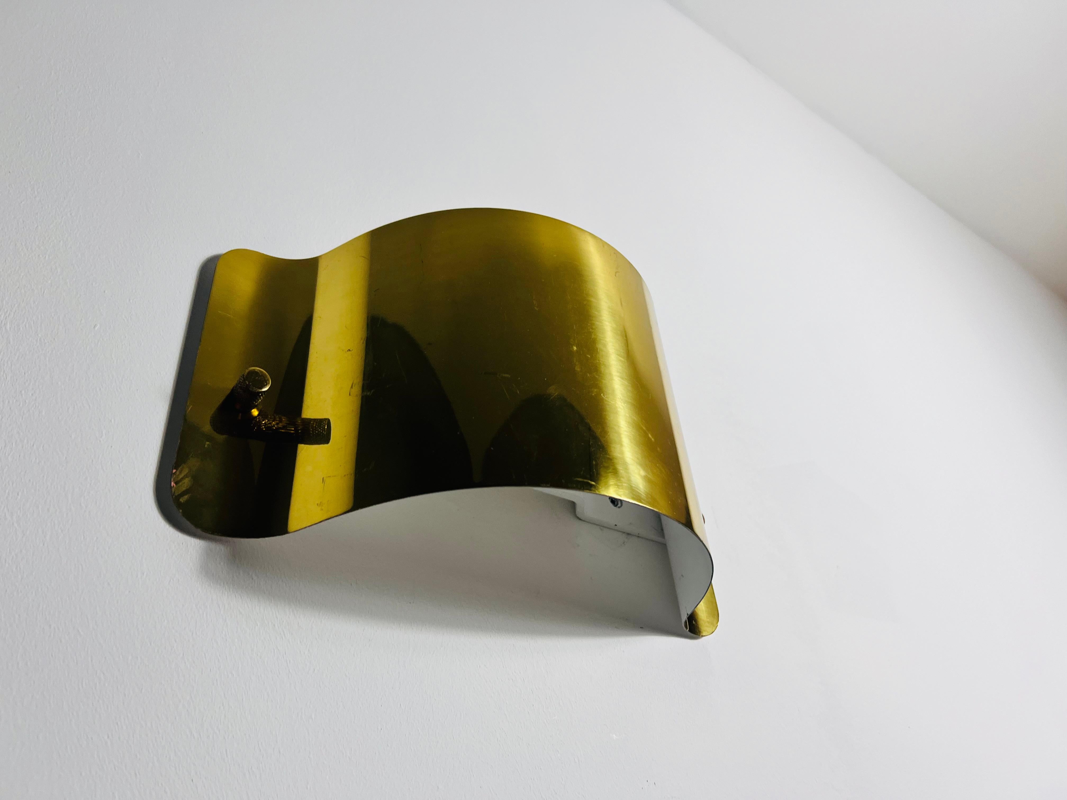 Ottone Lampada da parete in ottone della modernità di metà secolo, Italia, anni '60 in vendita