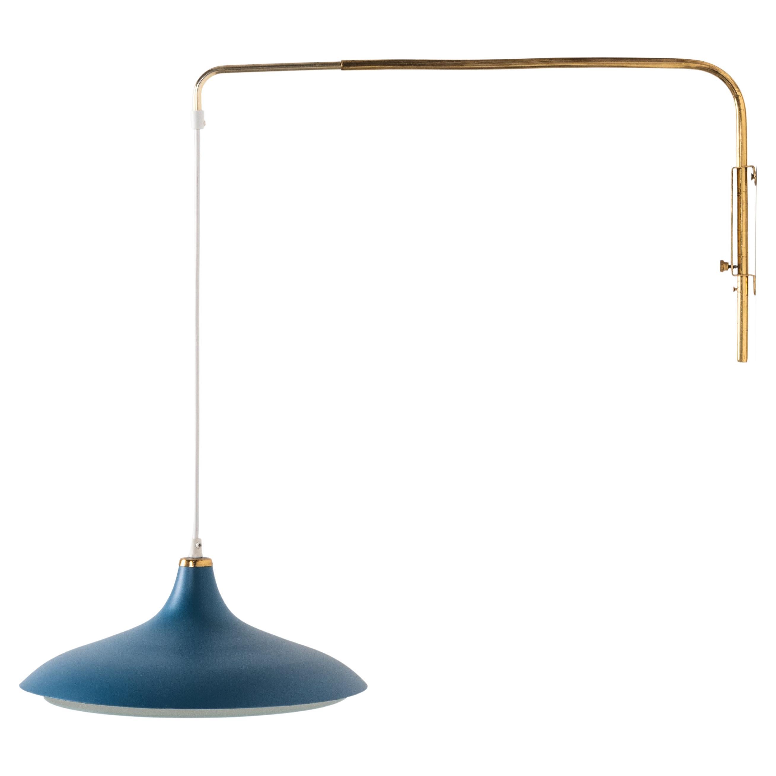 Applique en laiton moderne du milieu du siècle avec abat-jour peint, Valinte, Finlande, années 1960 en vente