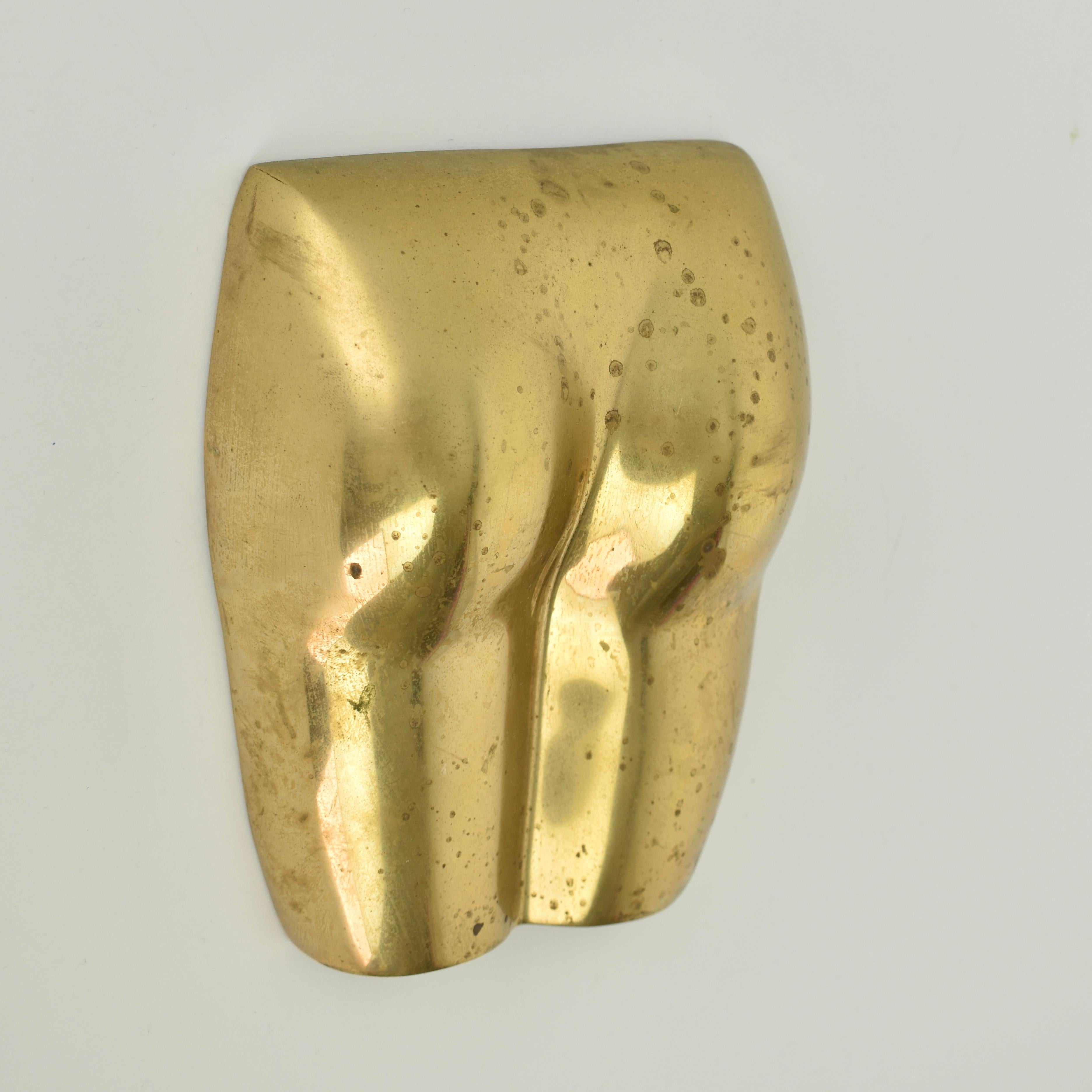 Fine XX secolo Scultura di nudo da parete in ottone del Mid Century Modern in vendita