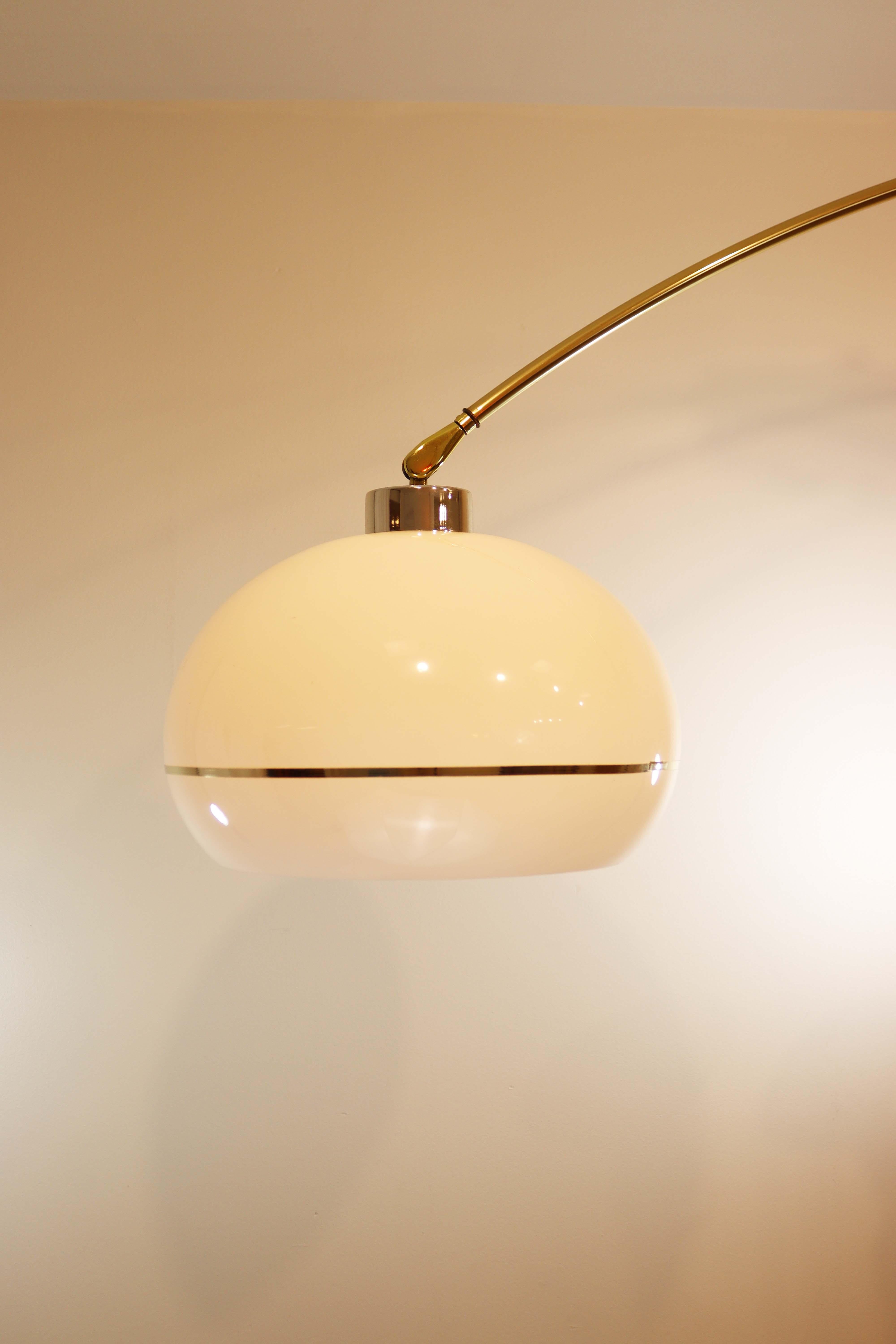 Mid-Century Modern Brass & Walnut Arc Lamp by Nova California In Good Condition In Keego Harbor, MI
