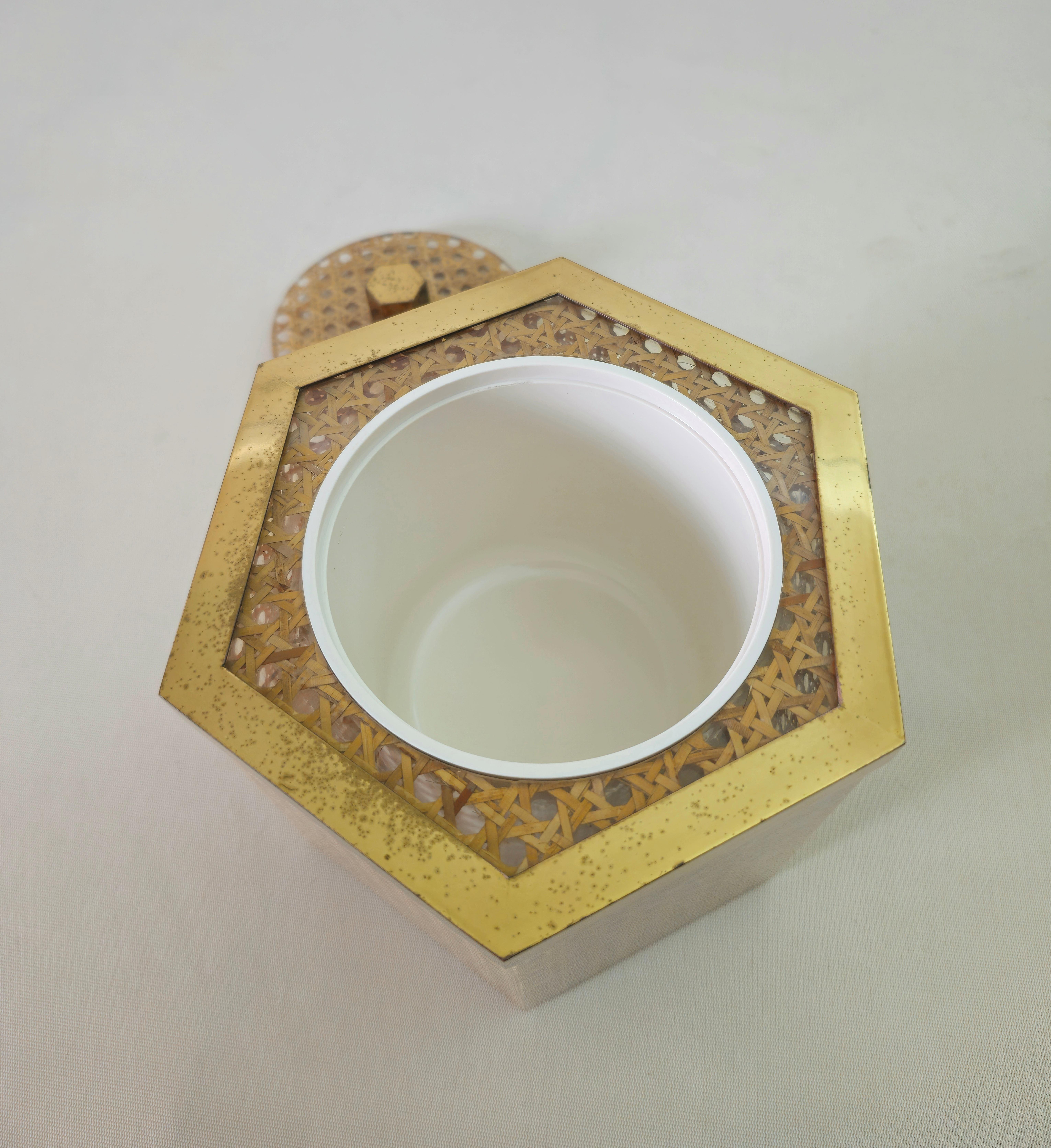 Mid-Century Modern  Brass Wicker and Lucite Ice Bucket Italy 1970s In Good Condition In Palermo, IT