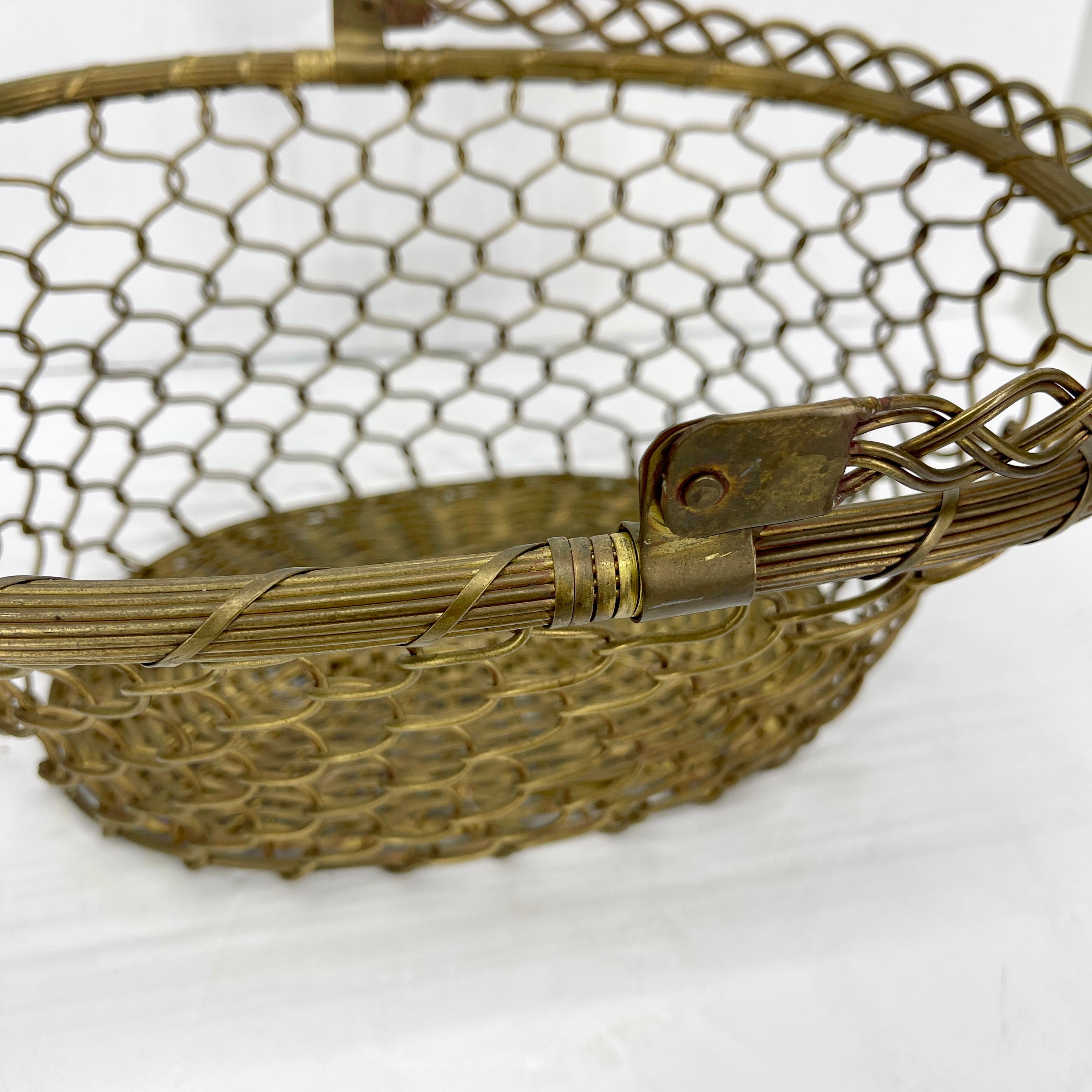 Mid-Century Modern Brass Wire and Wicker Basket with Handle, Mid-Century Modern For Sale 2