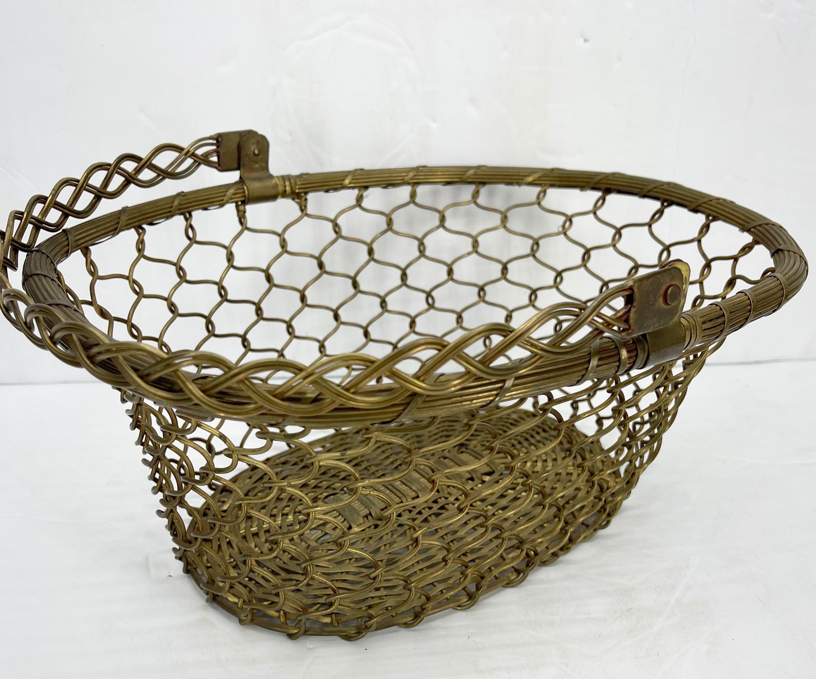 Mid-Century Modern Brass Wire and Wicker Basket with Handle, Mid-Century Modern For Sale 3