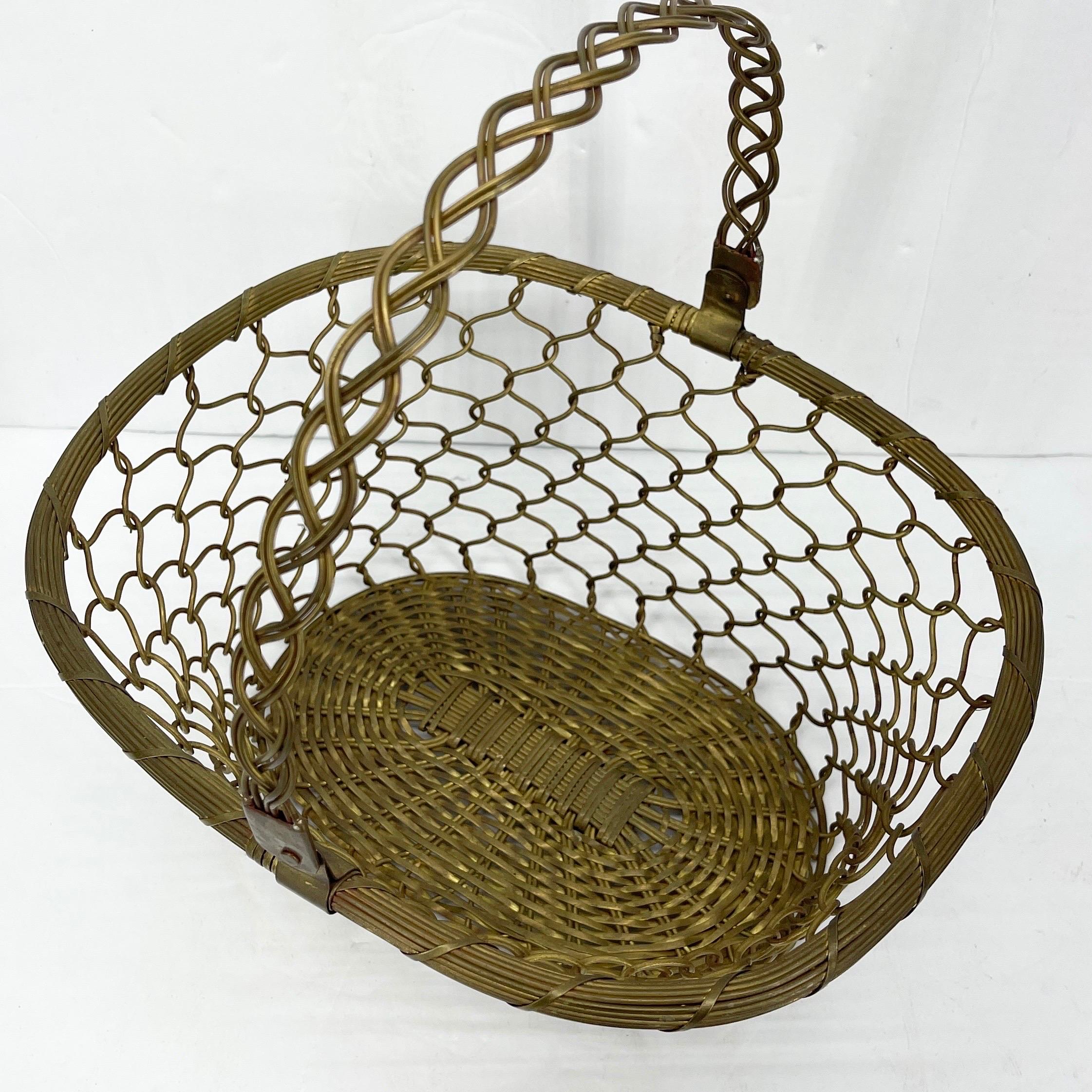 American Mid-Century Modern Brass Wire and Wicker Basket with Handle, Mid-Century Modern For Sale