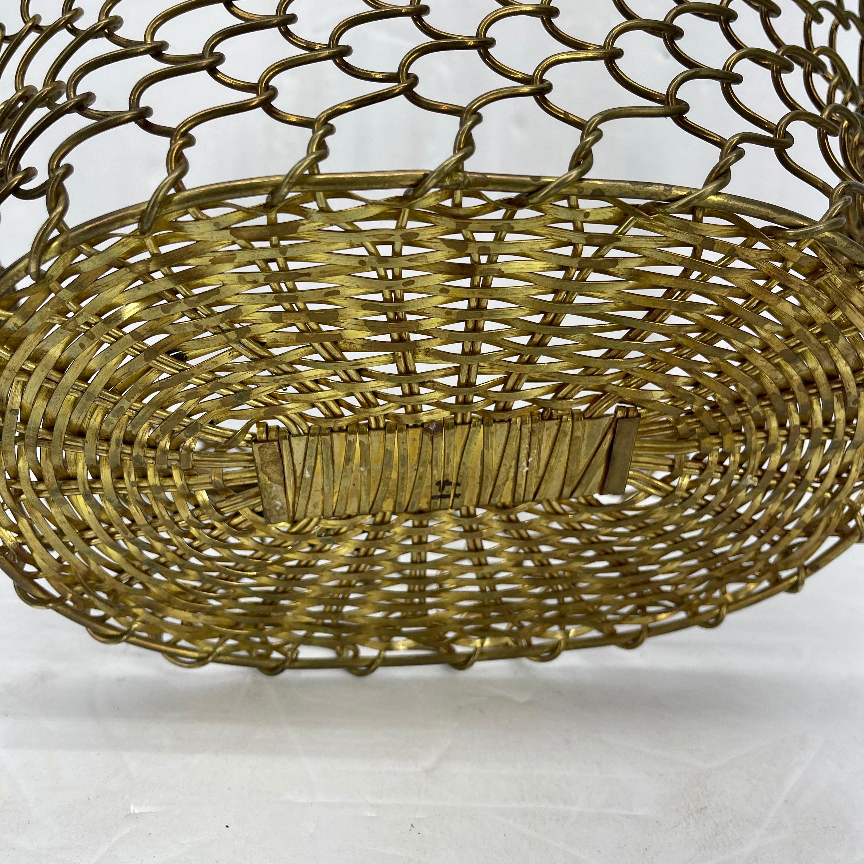 Hand-Crafted Mid-Century Modern Brass Wire and Wicker Basket with Handle, Mid-Century Modern For Sale