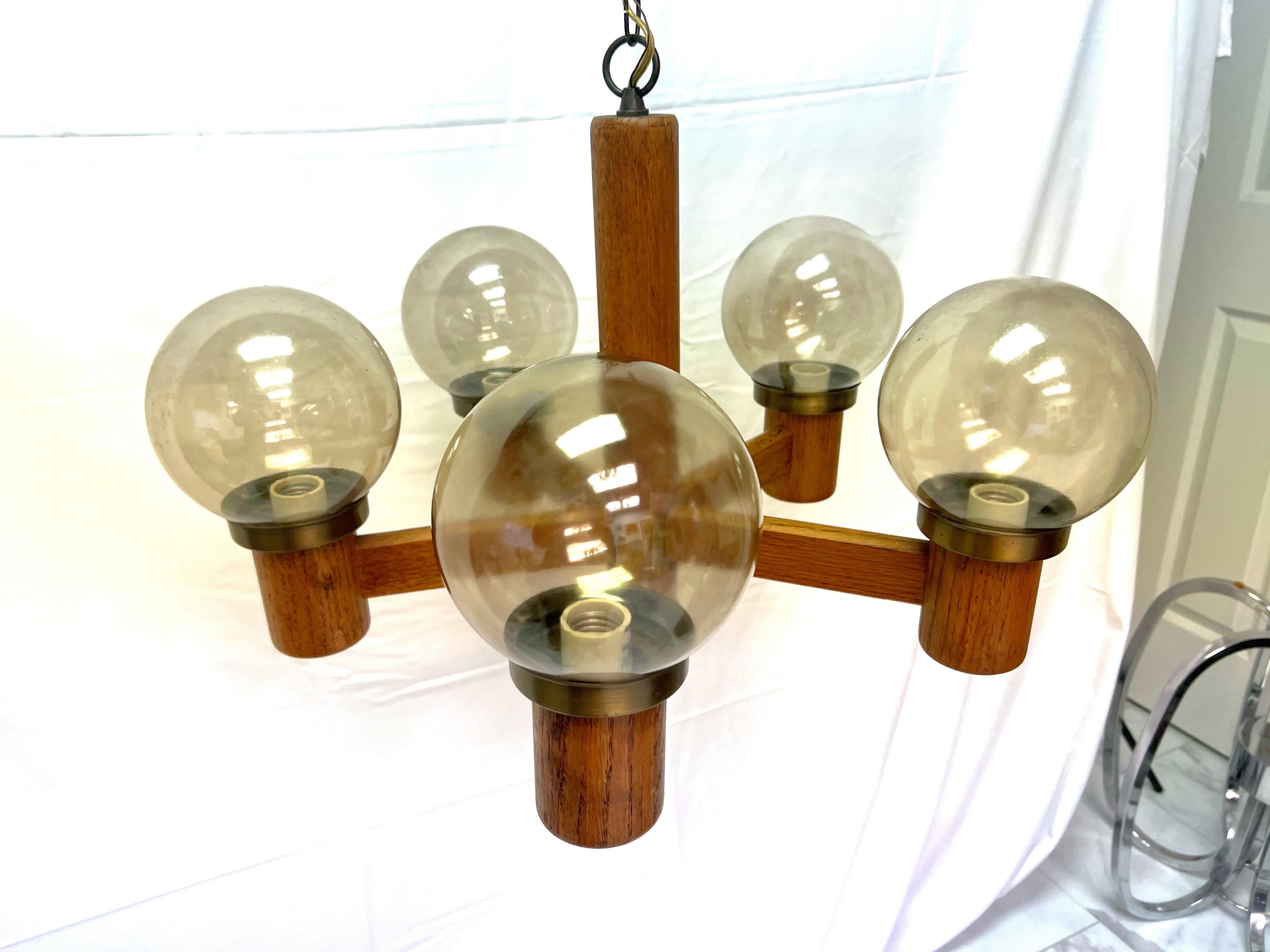Mid-Century Modern Brass Wood 5 Light Globe Chandelier In Good Condition For Sale In Charleston, SC
