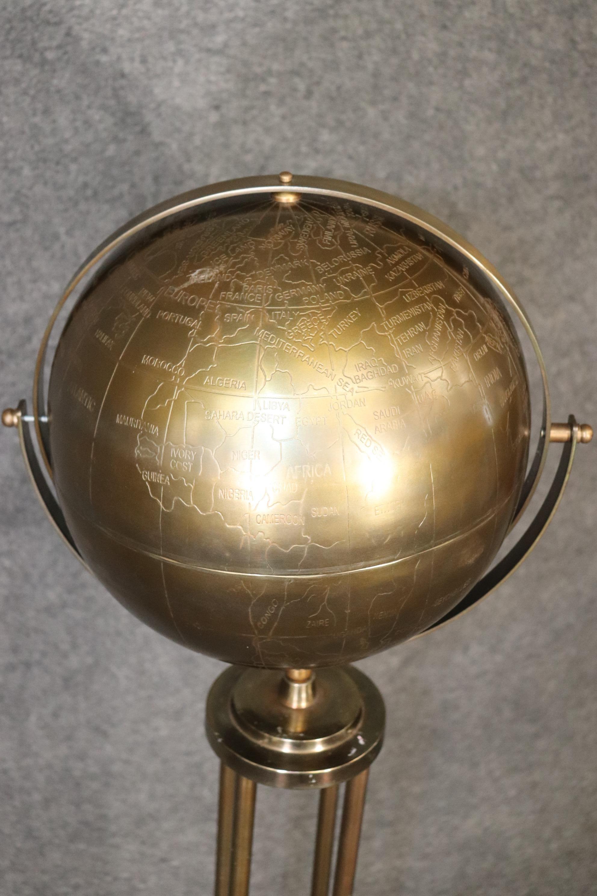 Sculpture Globe terrestre en laiton, The Modernity, vers 1970 en vente 6