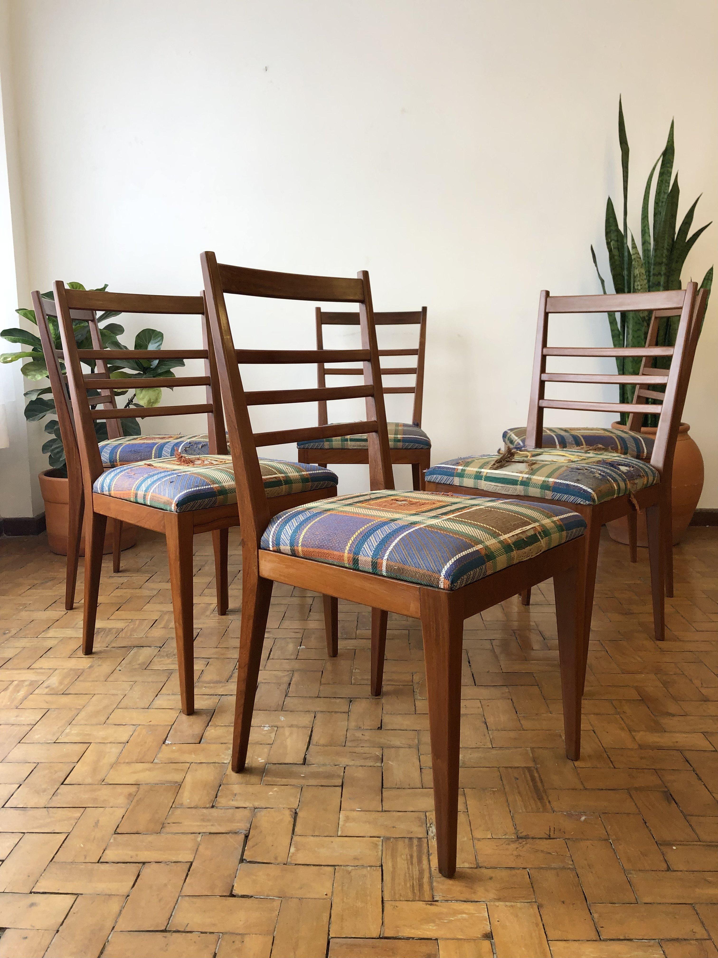Set of 6 Mid-Century Modern Brazilian chairs in refinished solid wood and original upholstery in foam and weave fabric. We recommend restoration of the upholstery. Firm and resistant structure. In great condition.

Main wear details:
- Upholstery