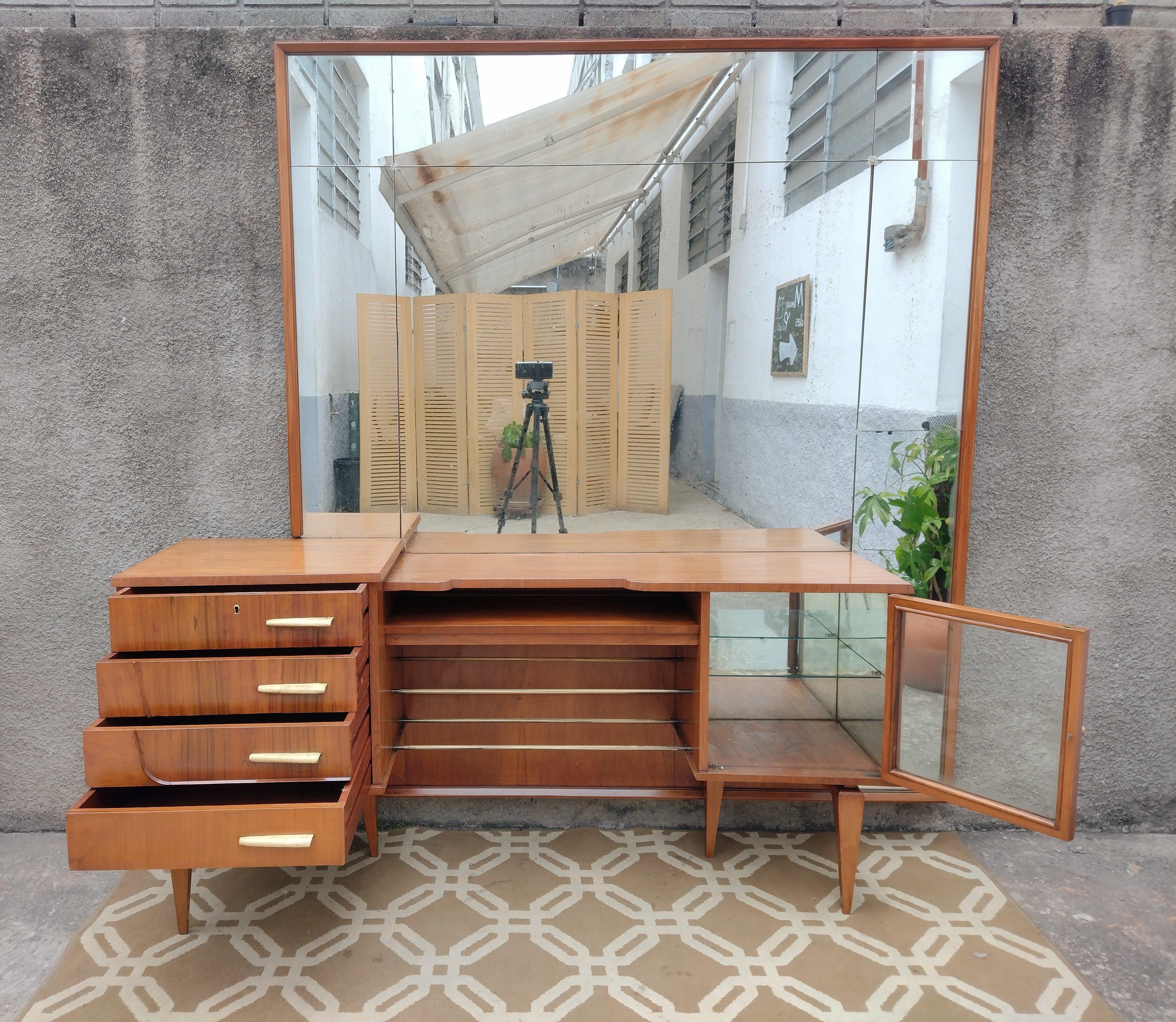 Mid-Century Modern Brazilian Dressing Table in Caviuna Wood In Good Condition For Sale In SAO PAULO, BR