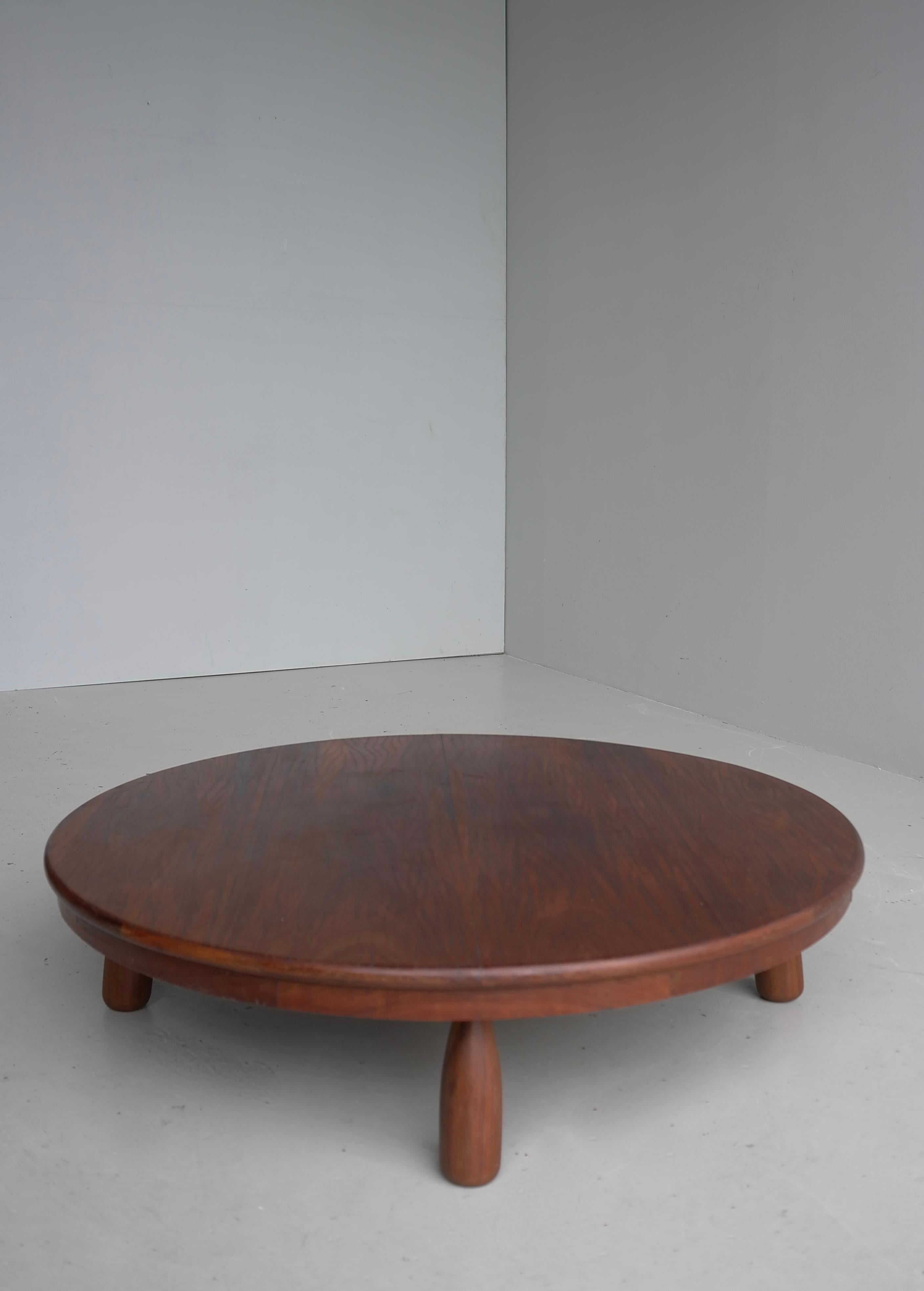 Mid-Century Modern Brazilian Hardwood round coffee table 1960's In Good Condition For Sale In Den Haag, NL