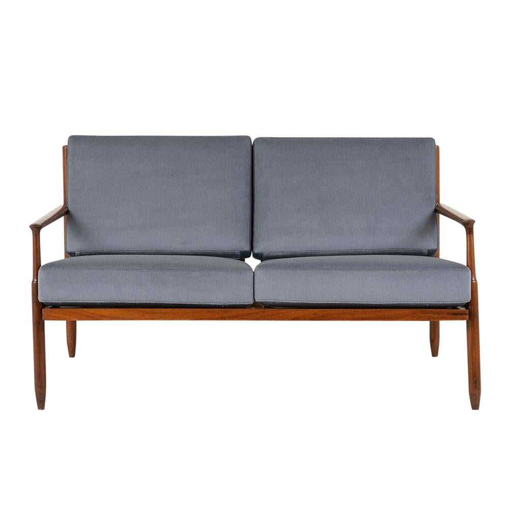 Experience the allure of mid-century design with our 1960s Brazilian Mid-Century Modern Loveseat. In great condition, this piece is made of walnut wood and boasts its original lacquered finish, and has been completely restored by our in-house