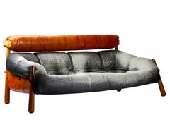 Canapé brésilien moderne du milieu du siècle par Percival Lafer Modèle MP-81:: années 1960